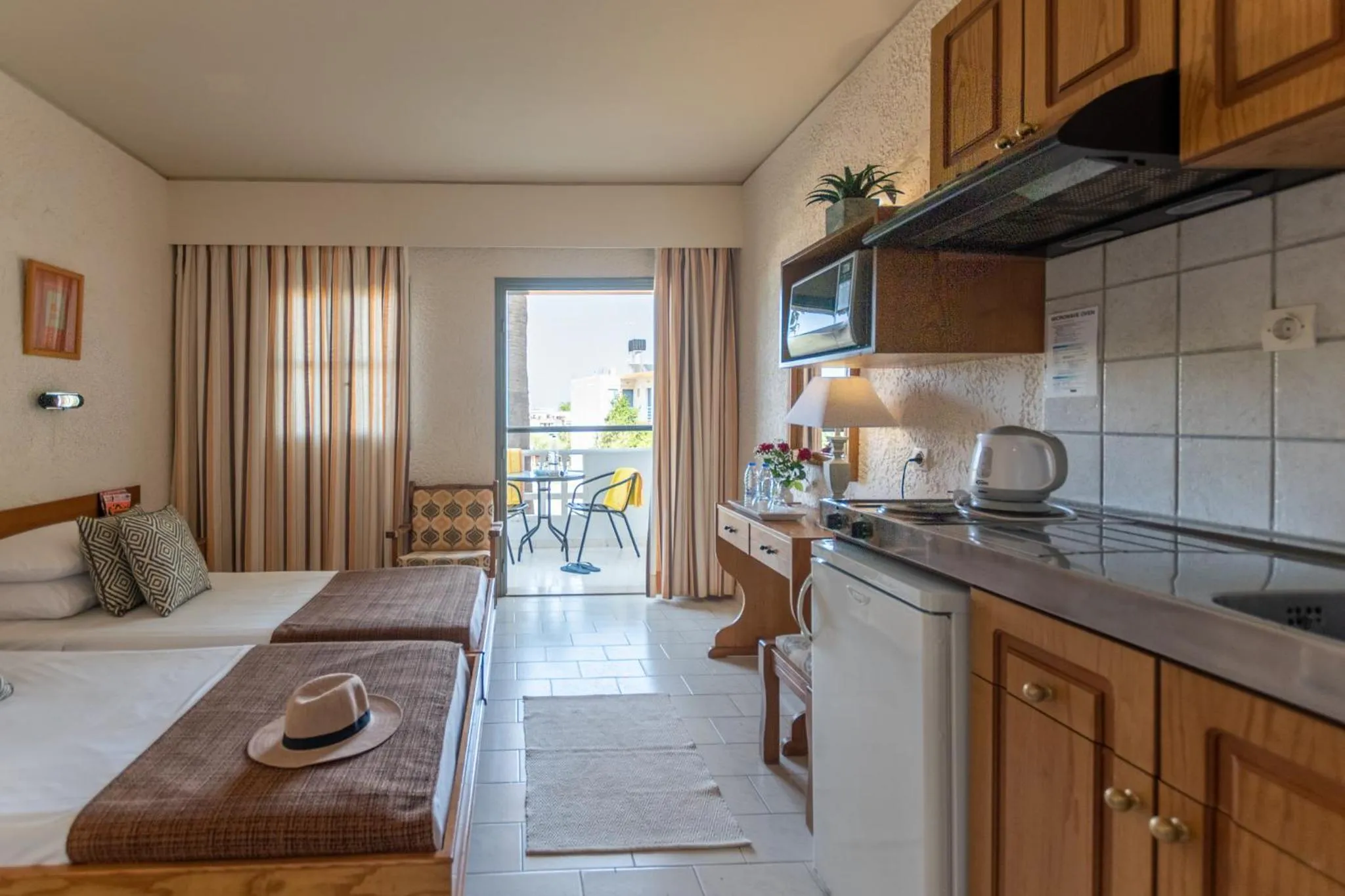 Kitchen or kitchenette, Bed in Dedalos Hotel