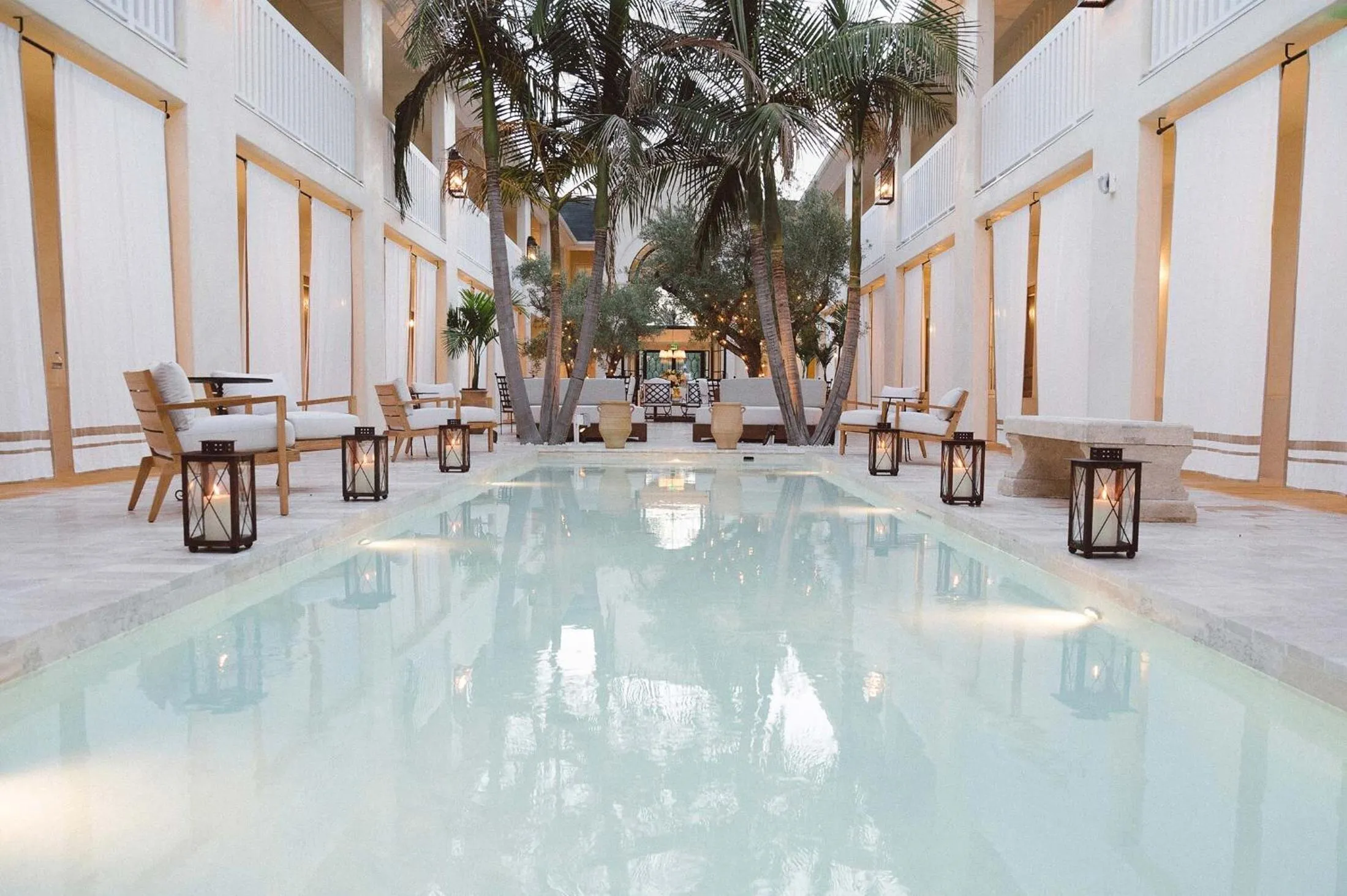 Restaurant/places to eat in Cara Hotel