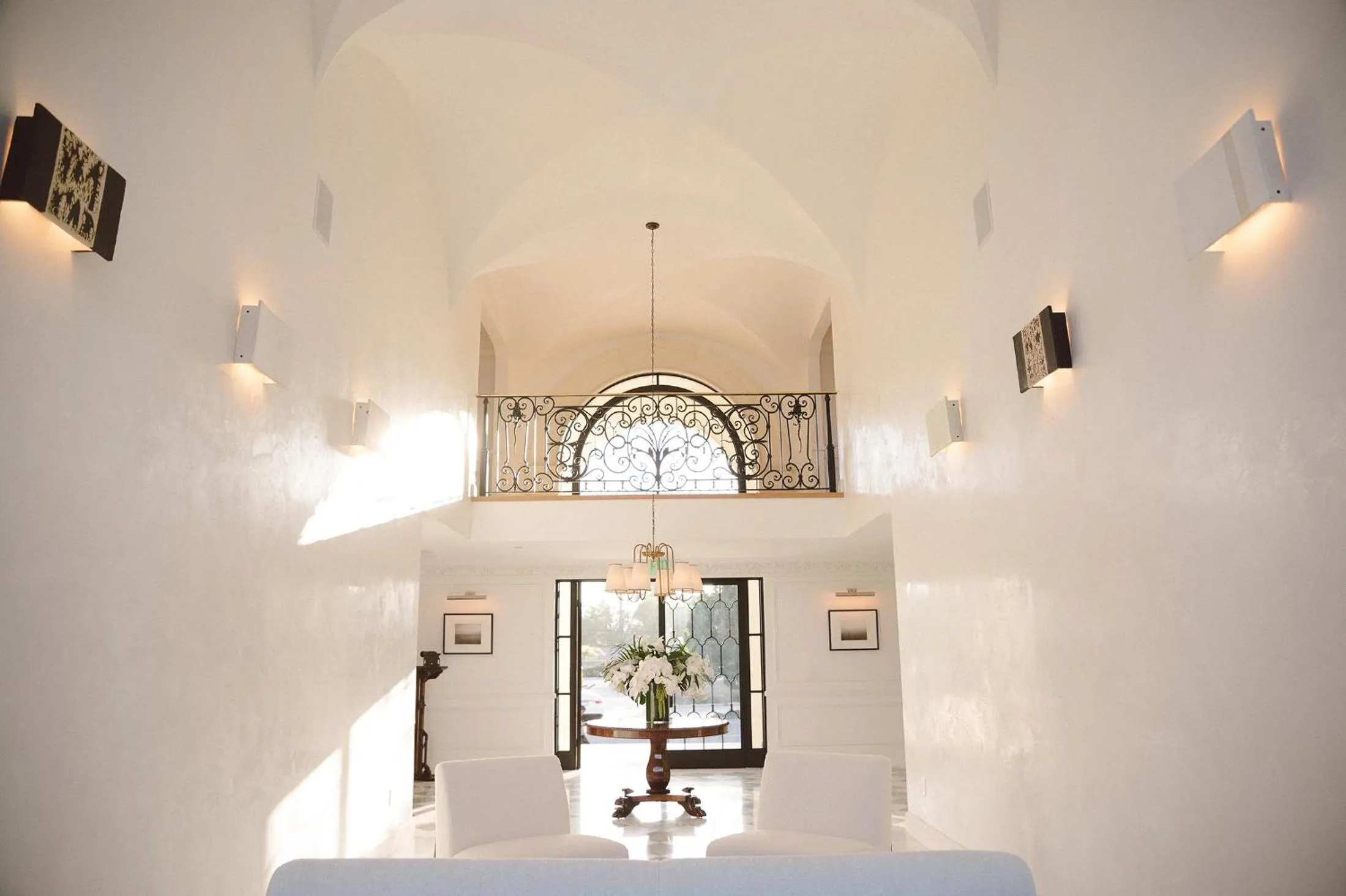 Facade/entrance, Bed in Cara Hotel