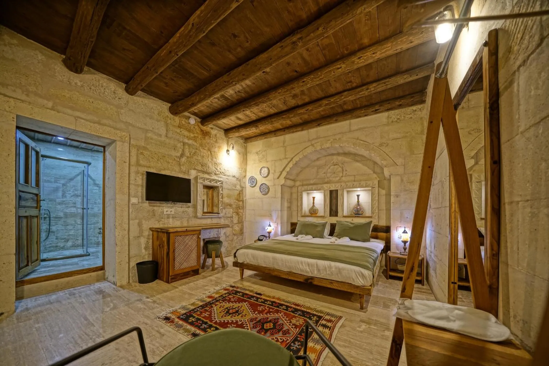 Photo of the whole room, Bed in Vigneron Cave Hotel