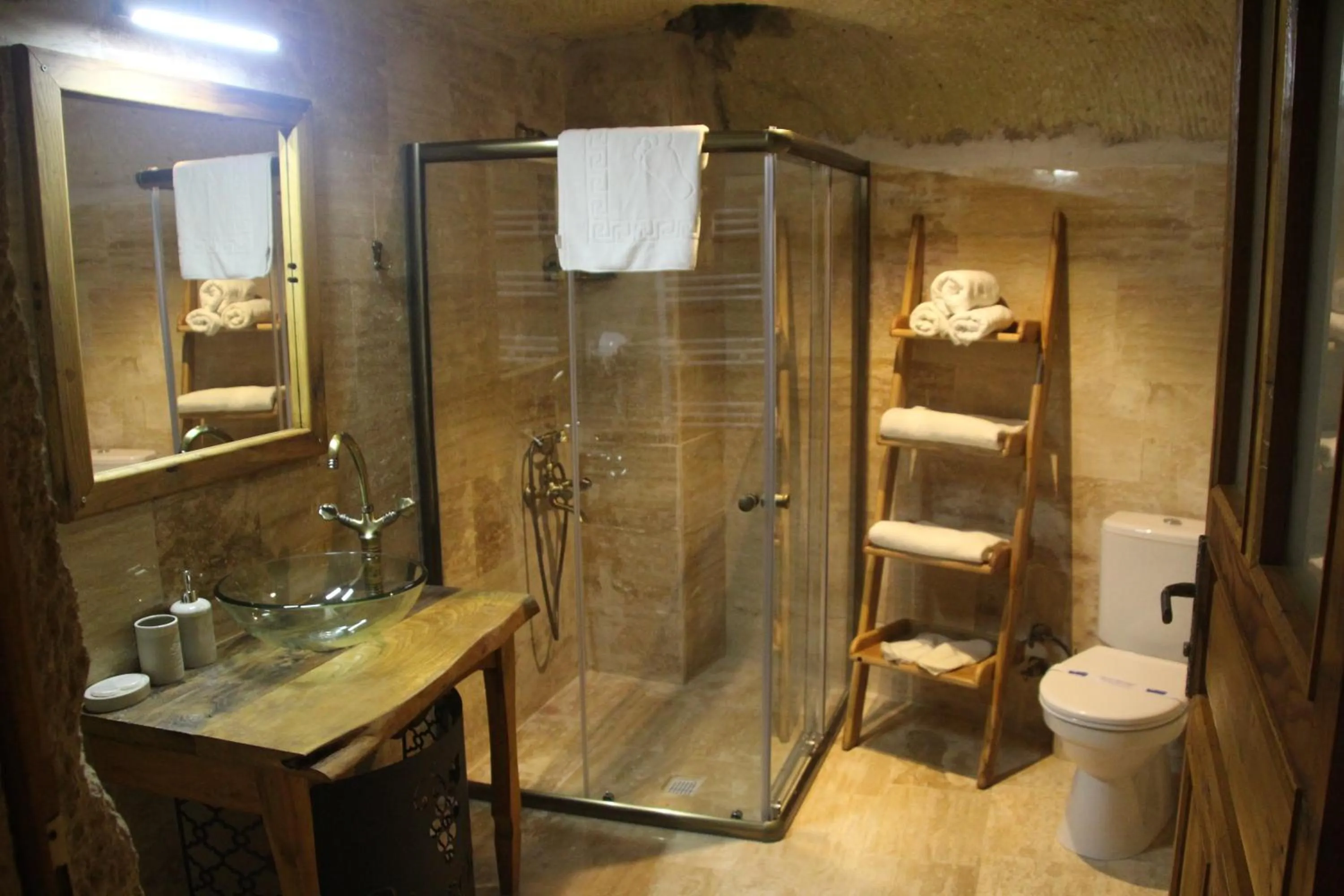 Bathroom in Vigneron Cave Hotel