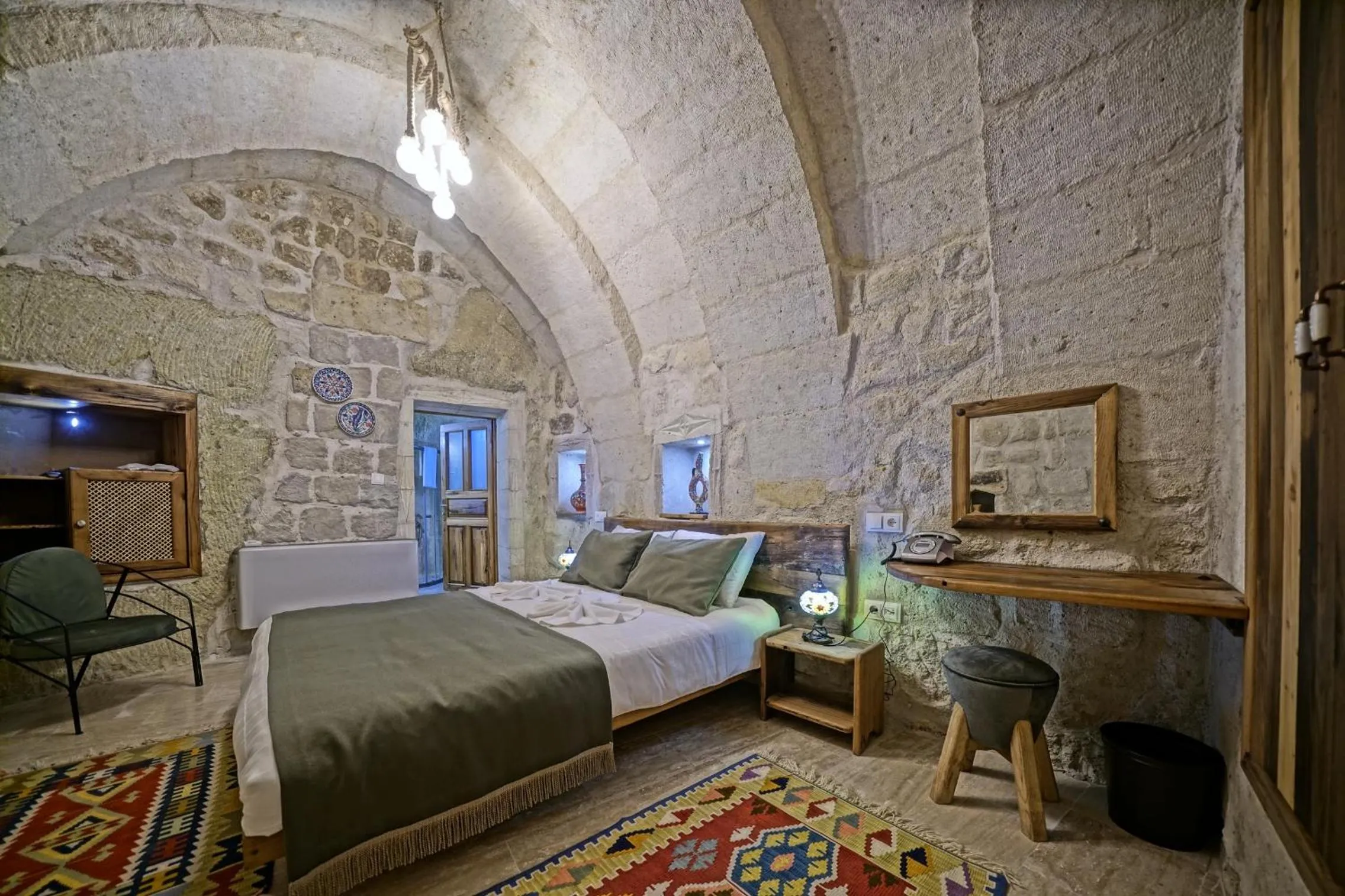 Bedroom, Bed in Vigneron Cave Hotel