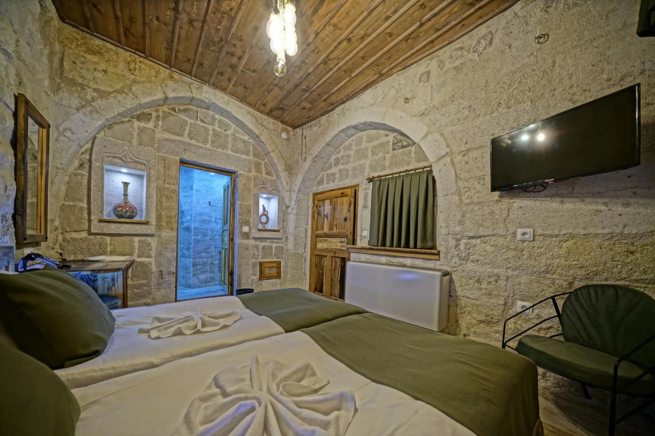 Bedroom, Bed in Vigneron Cave Hotel