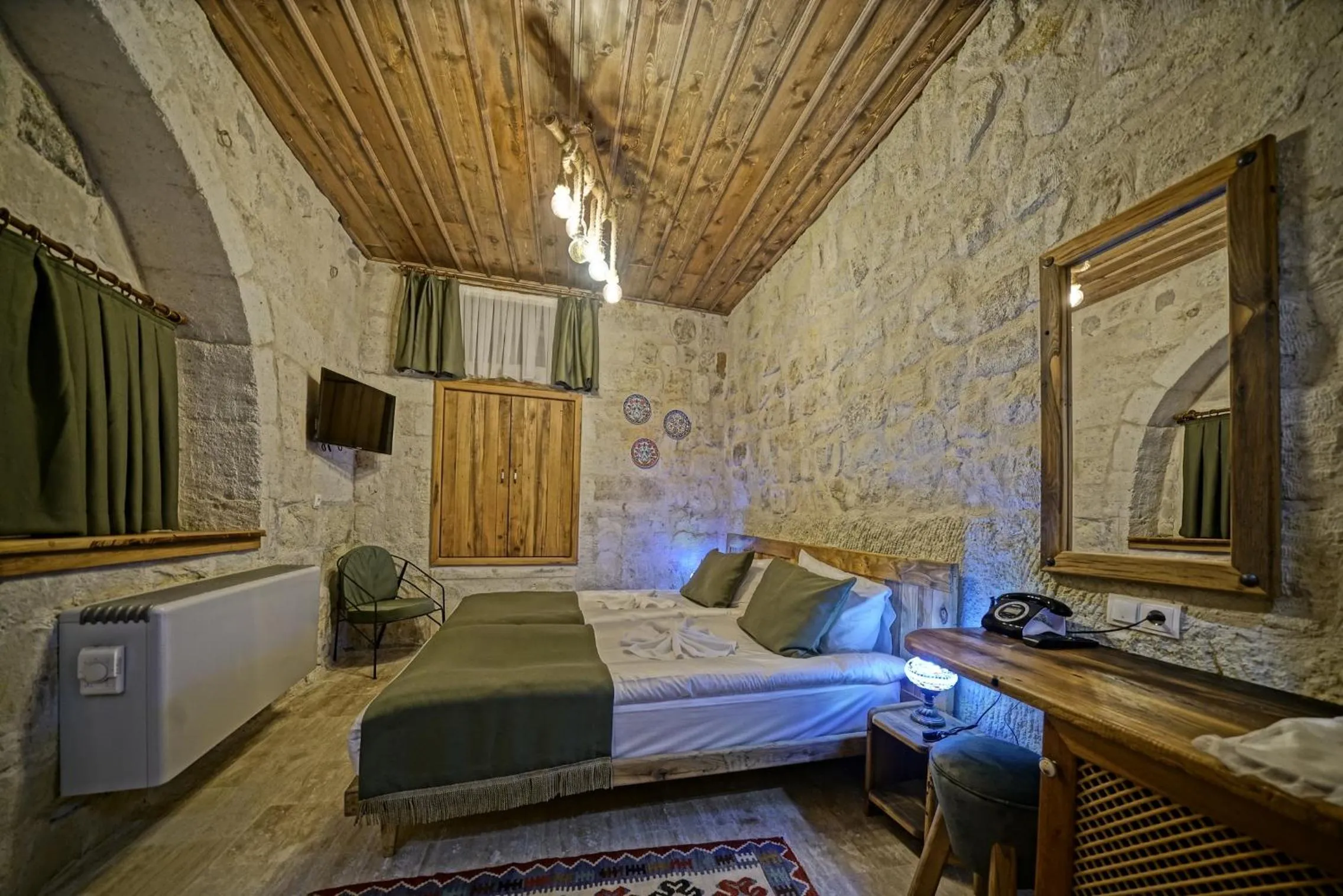 Bedroom, Bed in Vigneron Cave Hotel