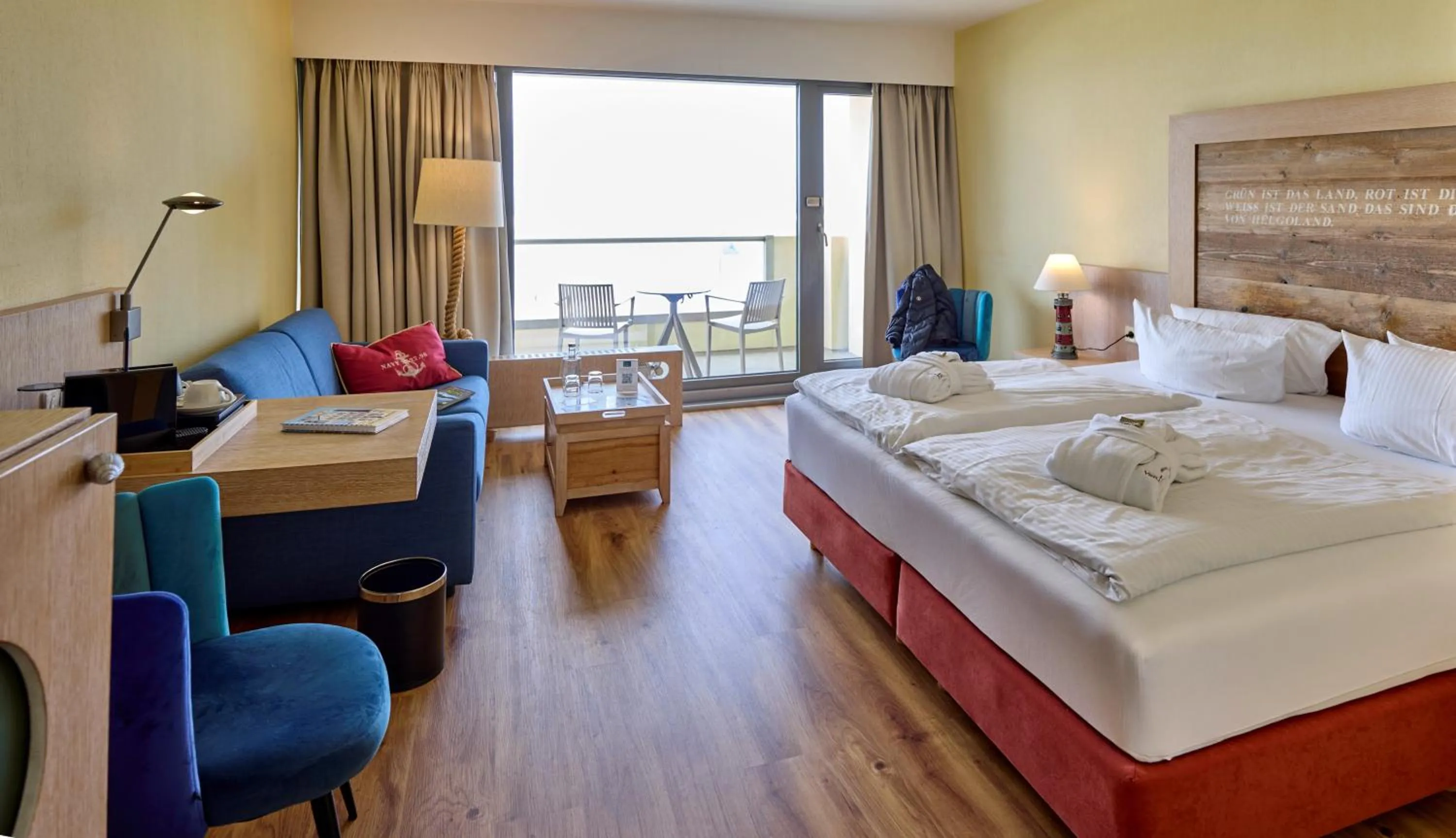 Photo of the whole room, Bed in Strandhotel VierJahresZeiten