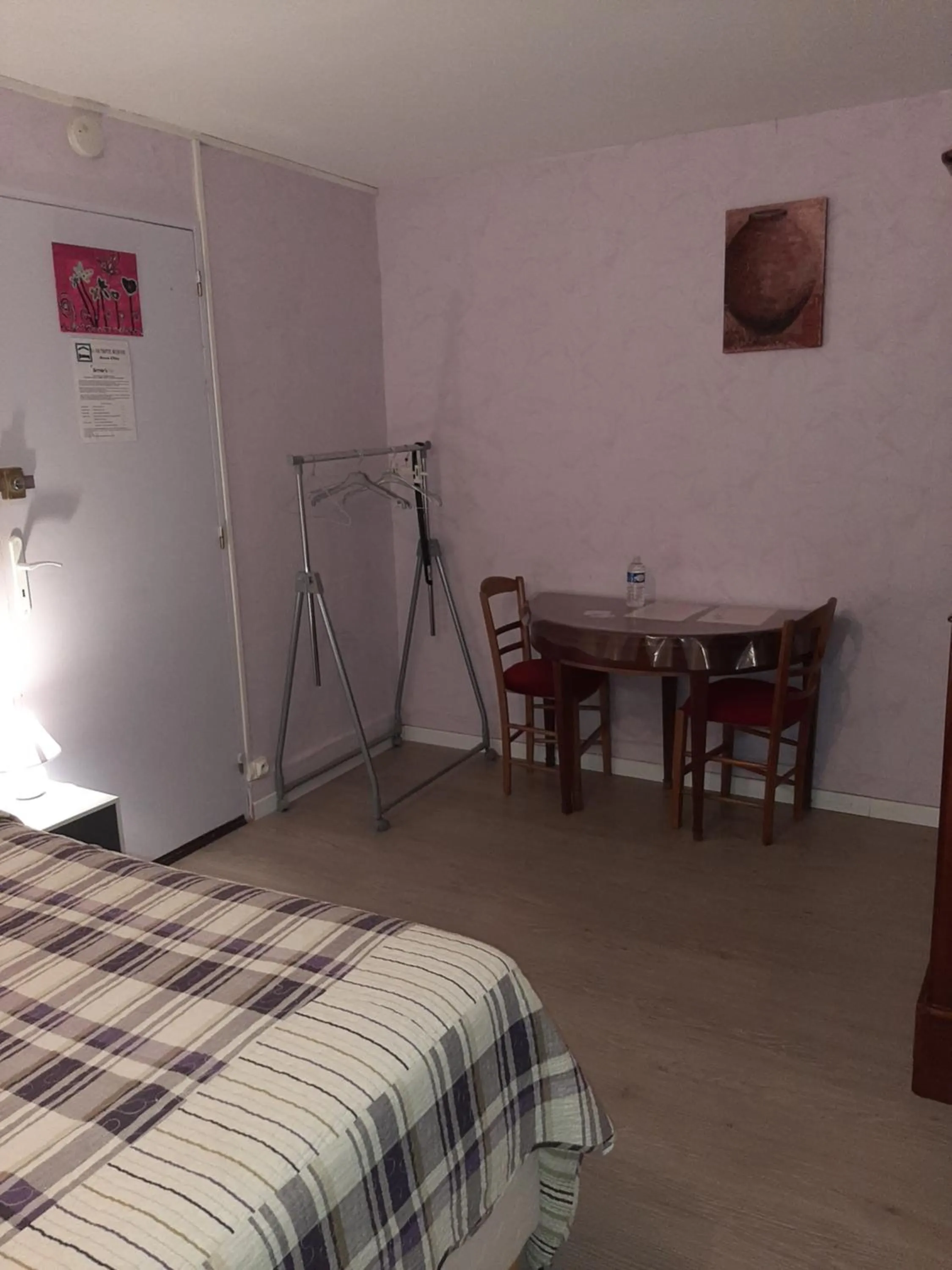 Photo of the whole room, Bed in La Coutrotte Becquine