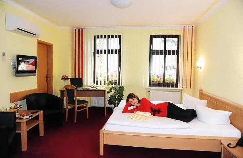 Bed in Hotel-Pension Am Schwanenteich