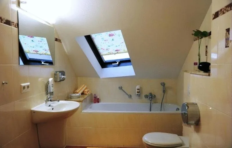 Bathroom in Hotel-Pension Am Schwanenteich