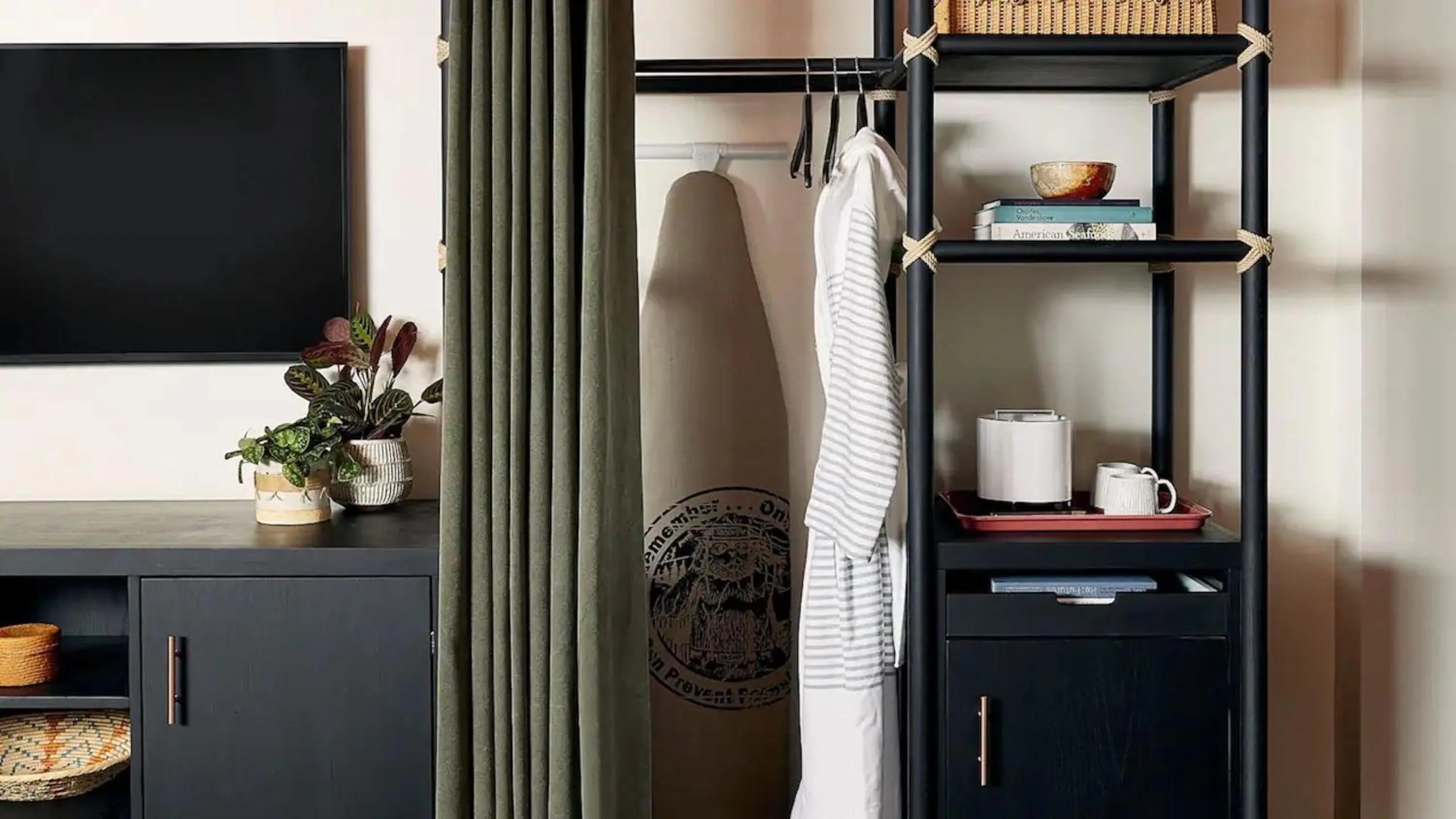 Bedroom in El Capitan Hotel