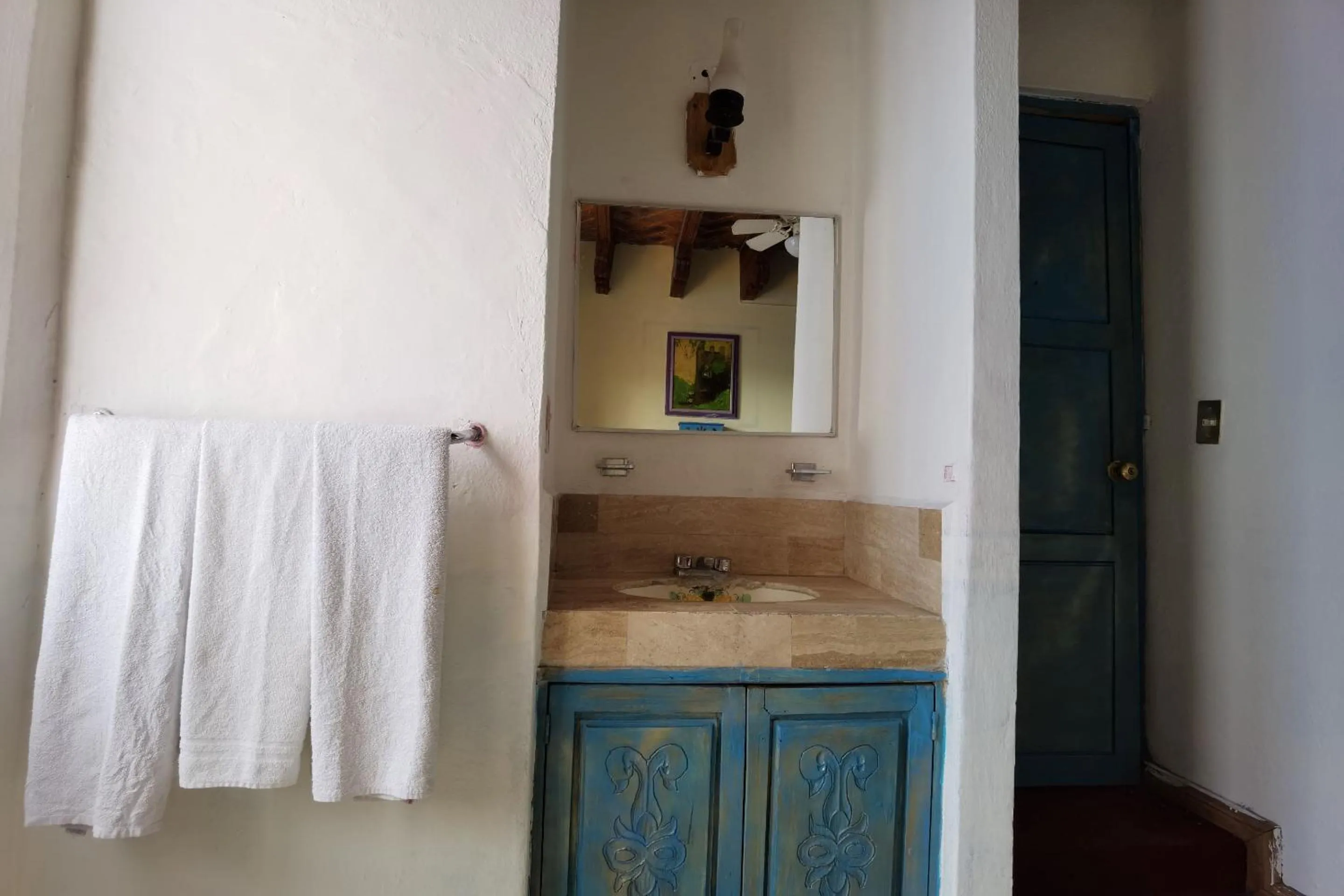 Bathroom in CAPITAL O Meson De La Fragua