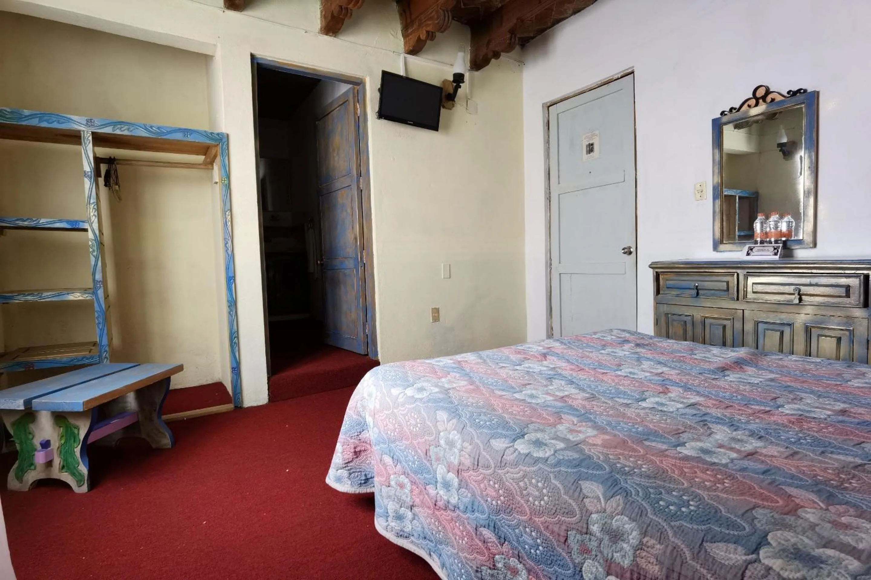 Bedroom in CAPITAL O Meson De La Fragua