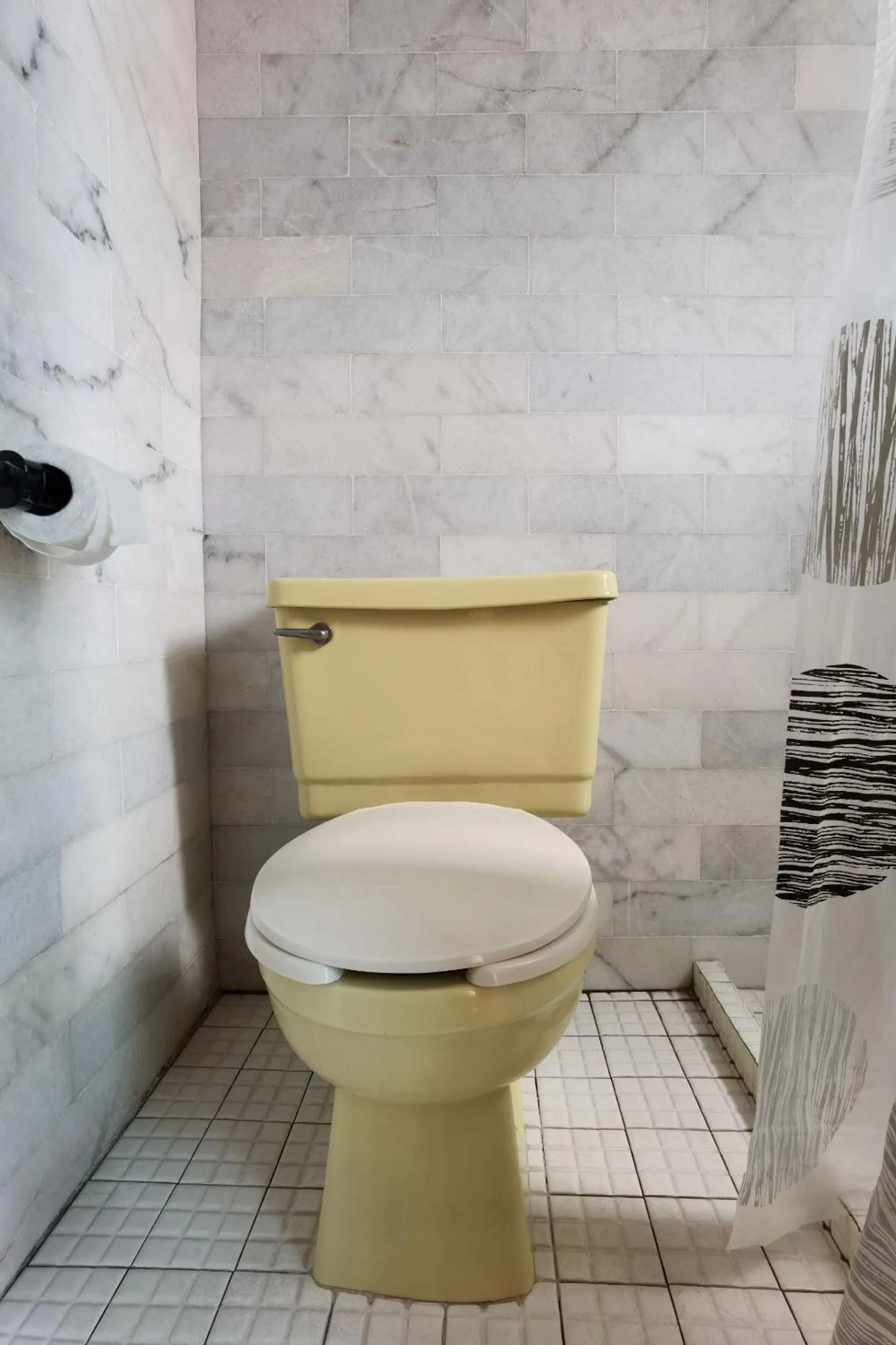 Bathroom in CAPITAL O Meson De La Fragua