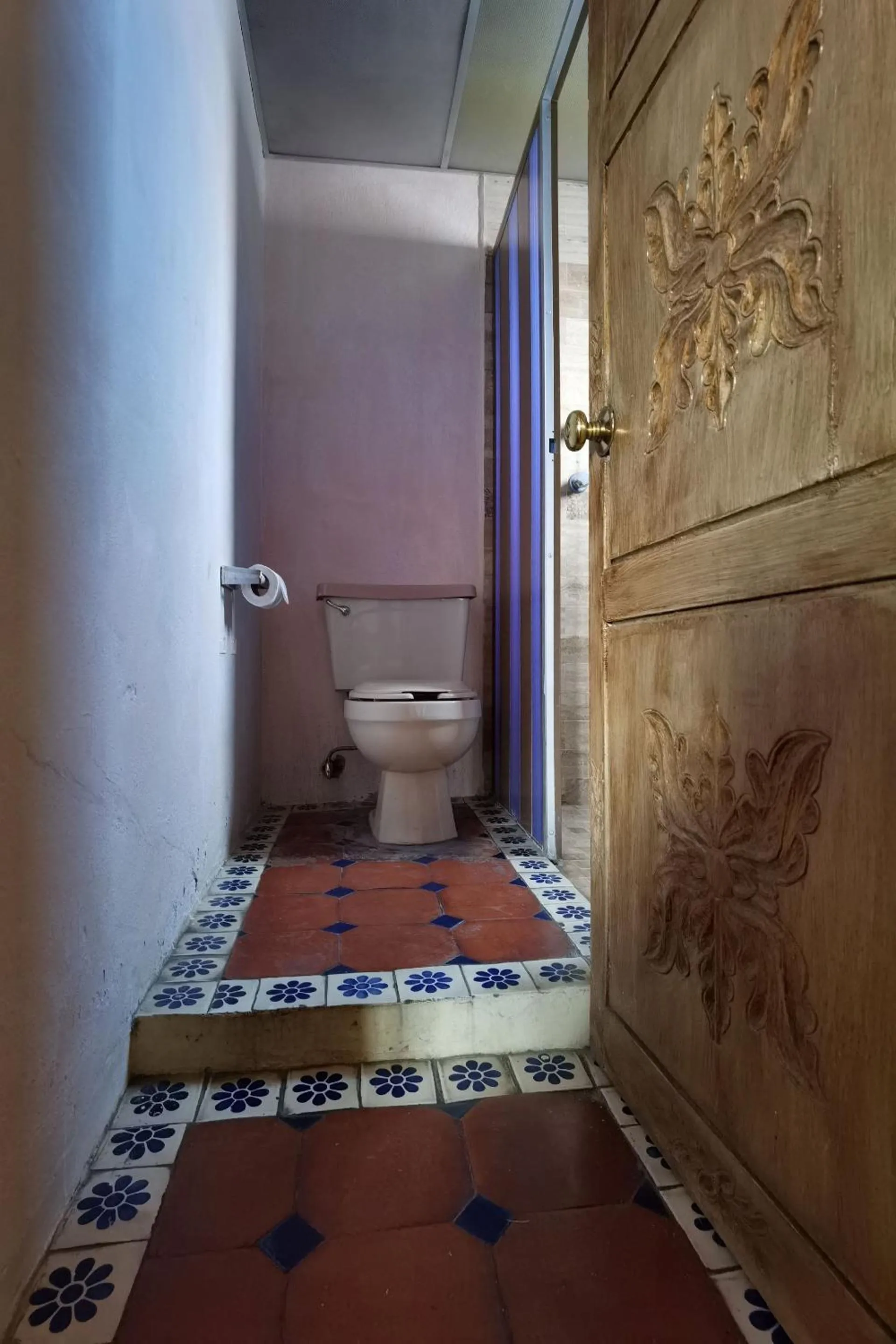 Bathroom in CAPITAL O Meson De La Fragua