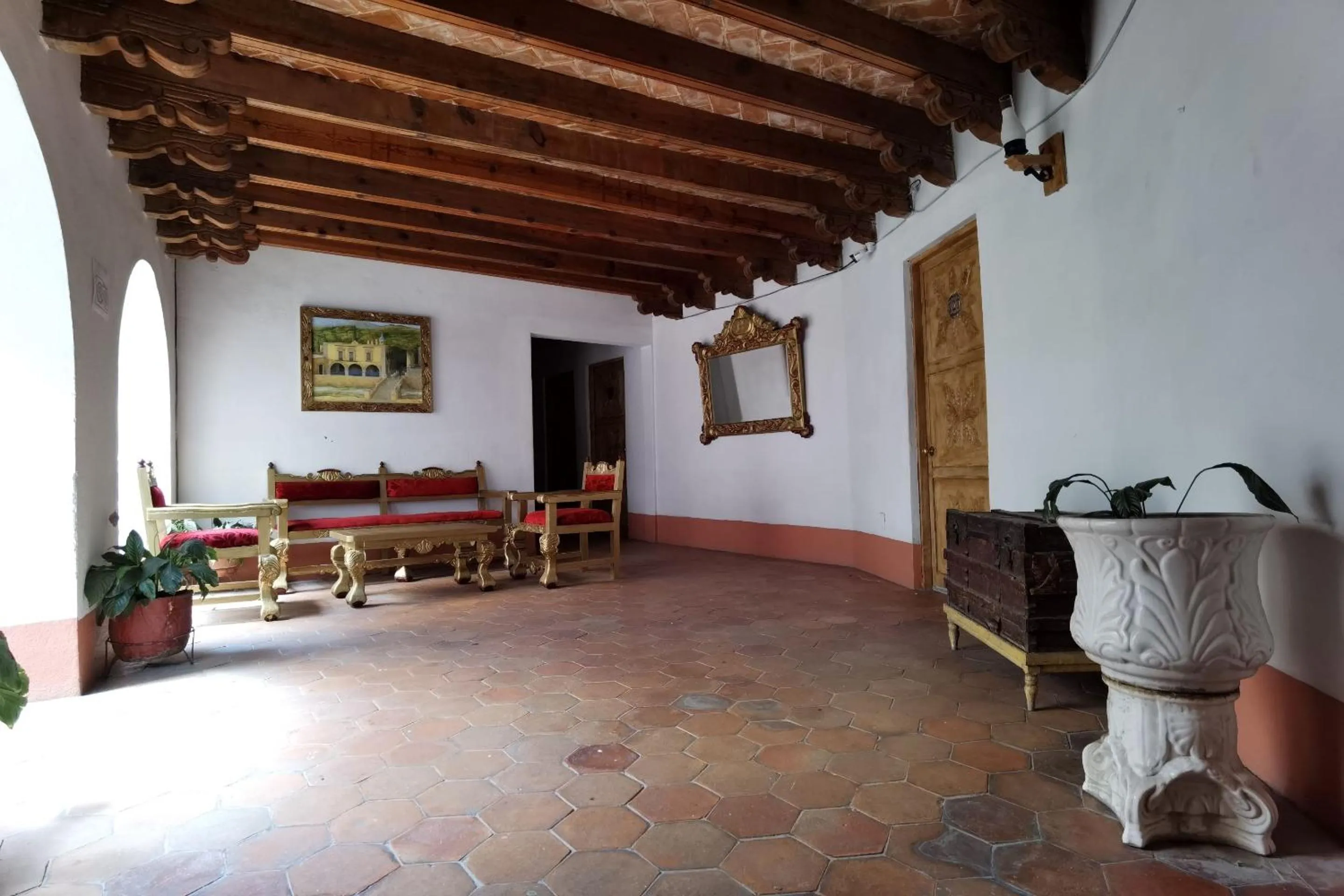 Lobby or reception in CAPITAL O Meson De La Fragua