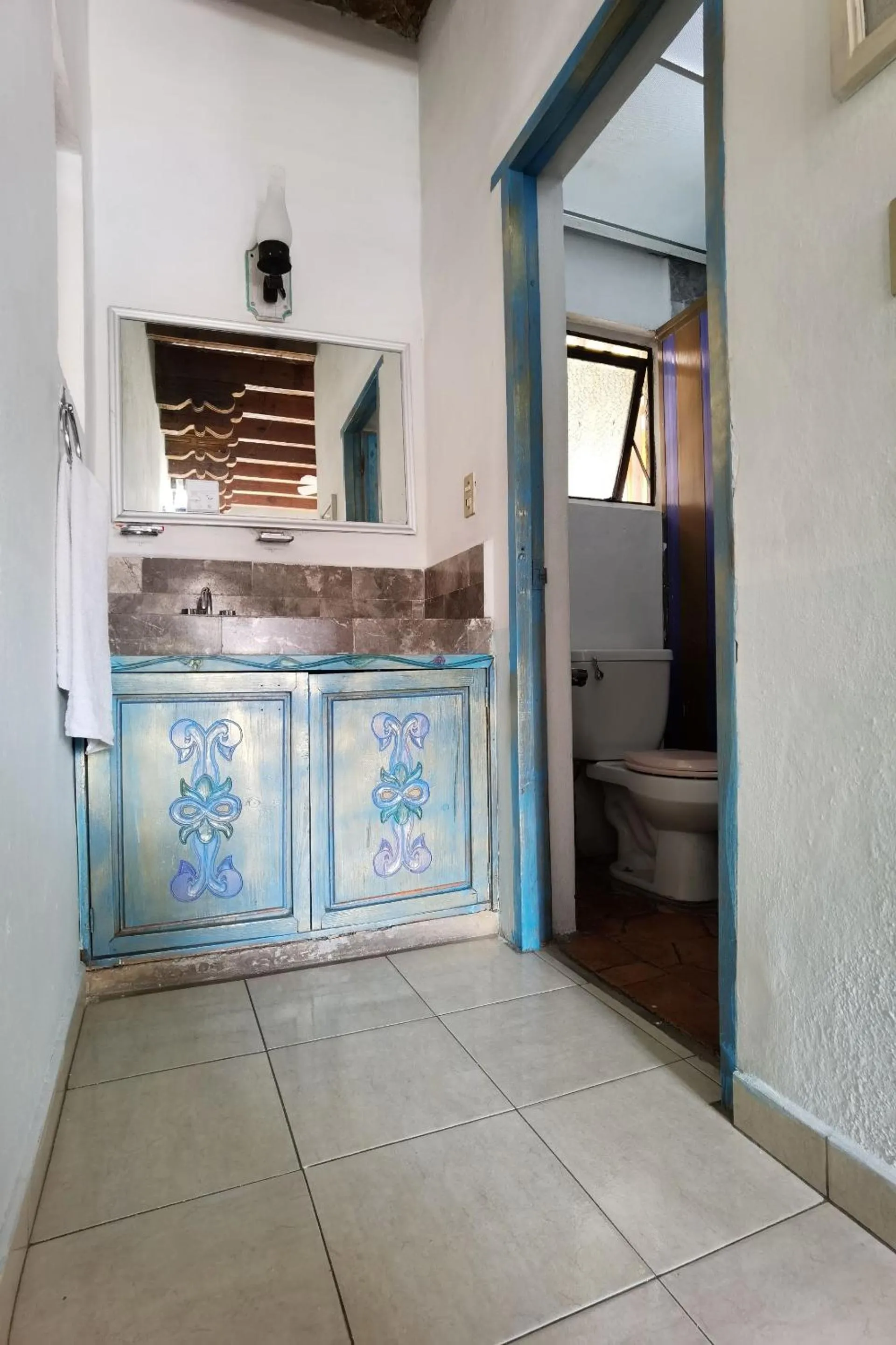 Bathroom in CAPITAL O Meson De La Fragua