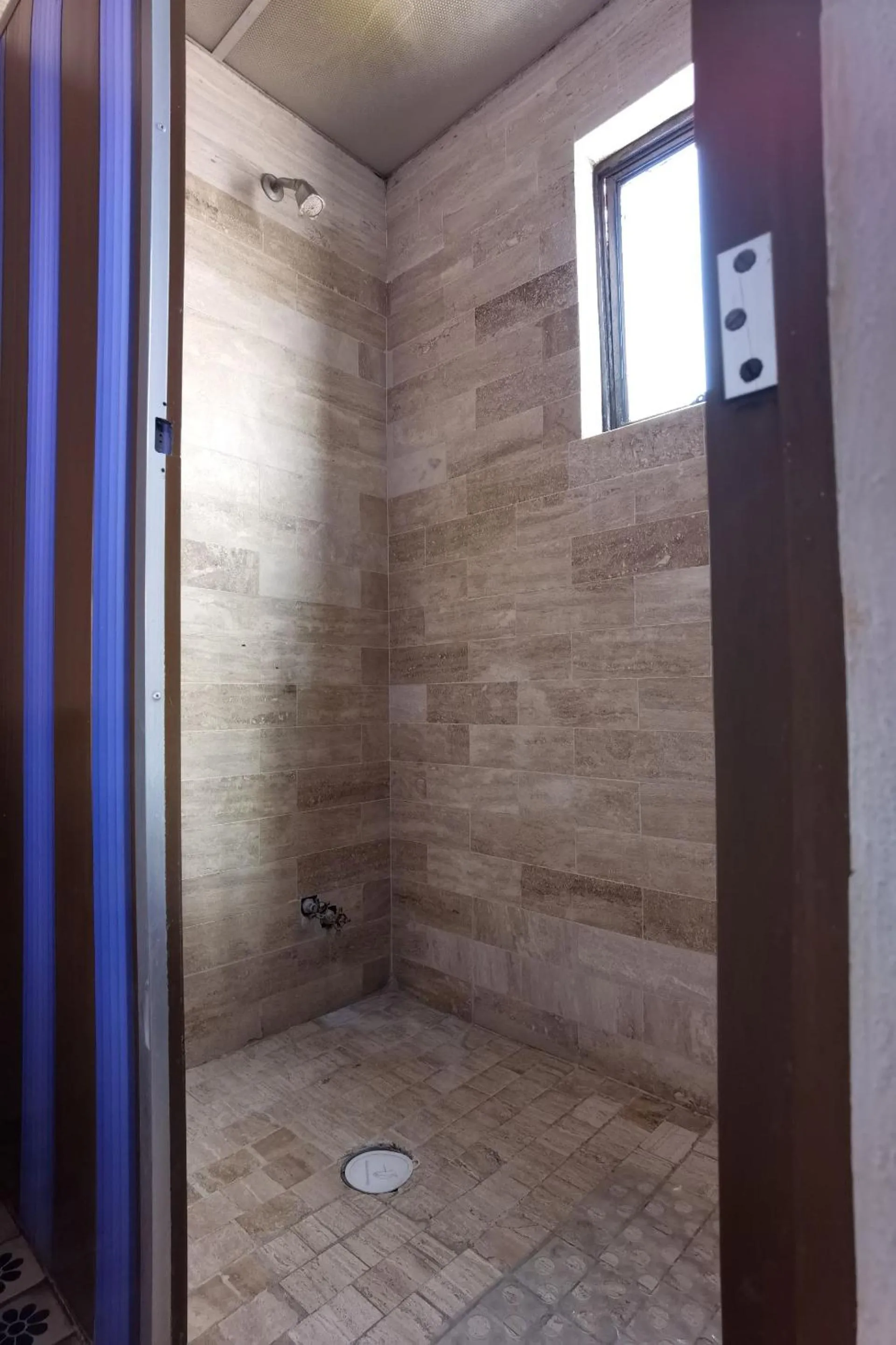 Bathroom in CAPITAL O Meson De La Fragua