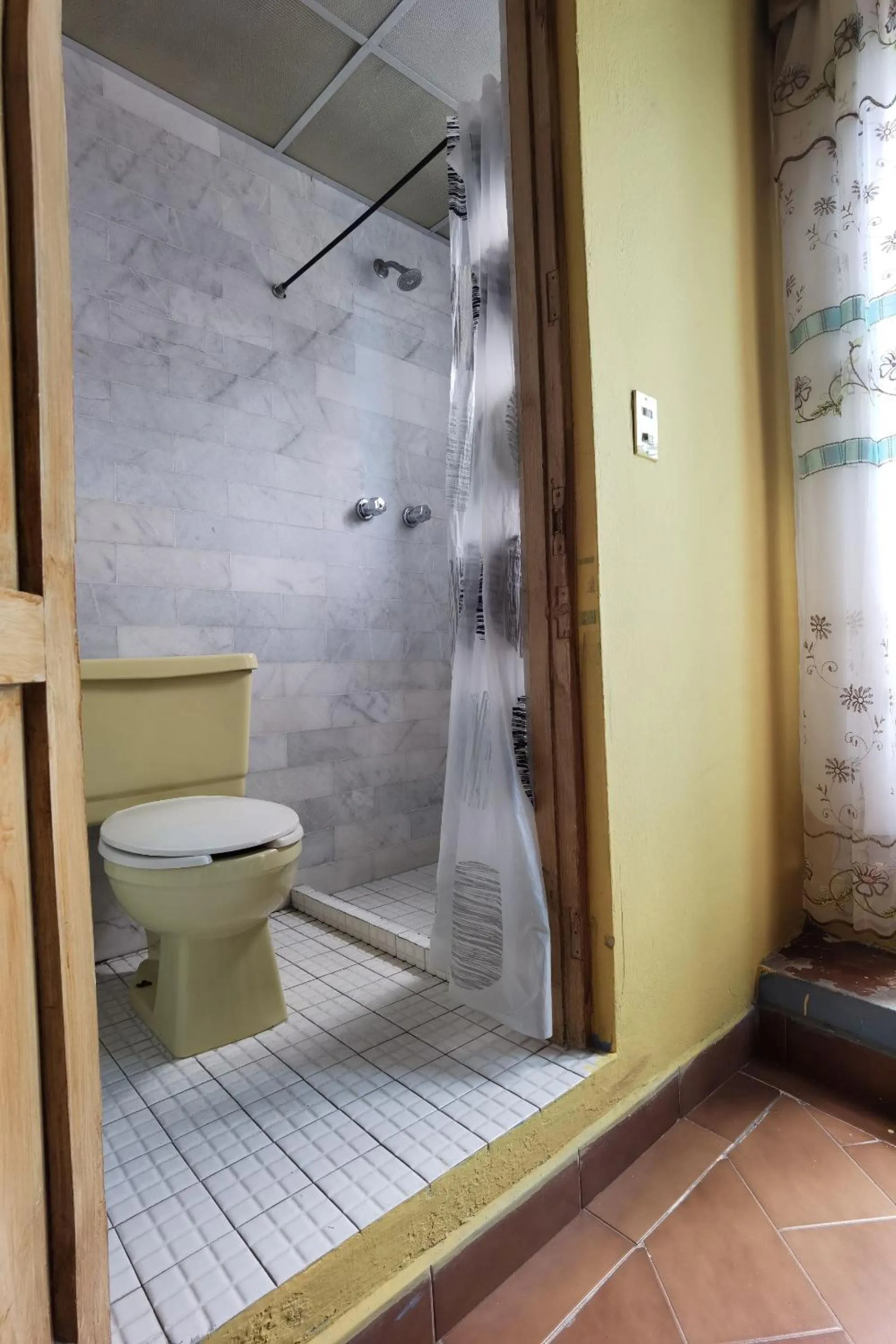 Bathroom in CAPITAL O Meson De La Fragua