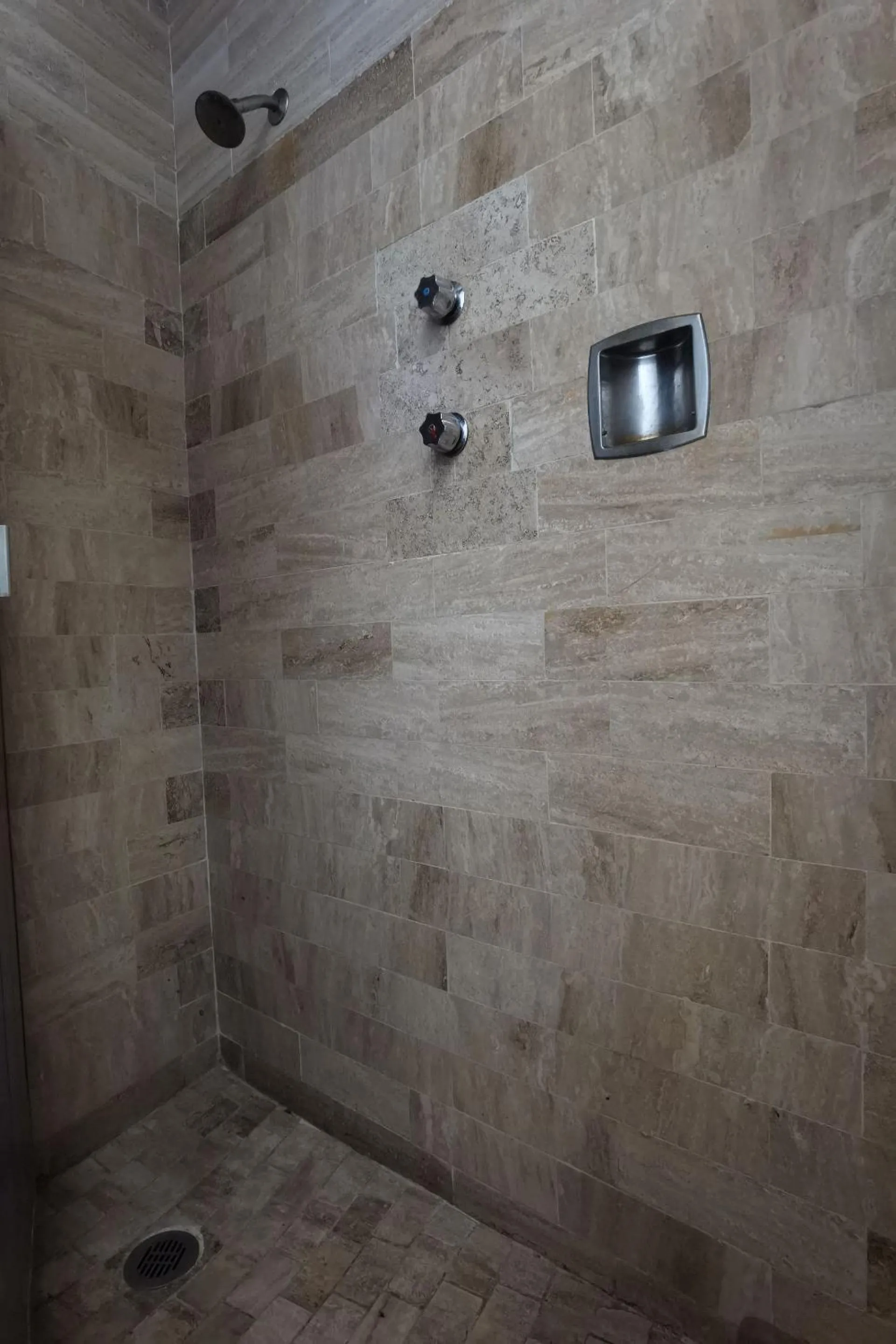 Bathroom in CAPITAL O Meson De La Fragua