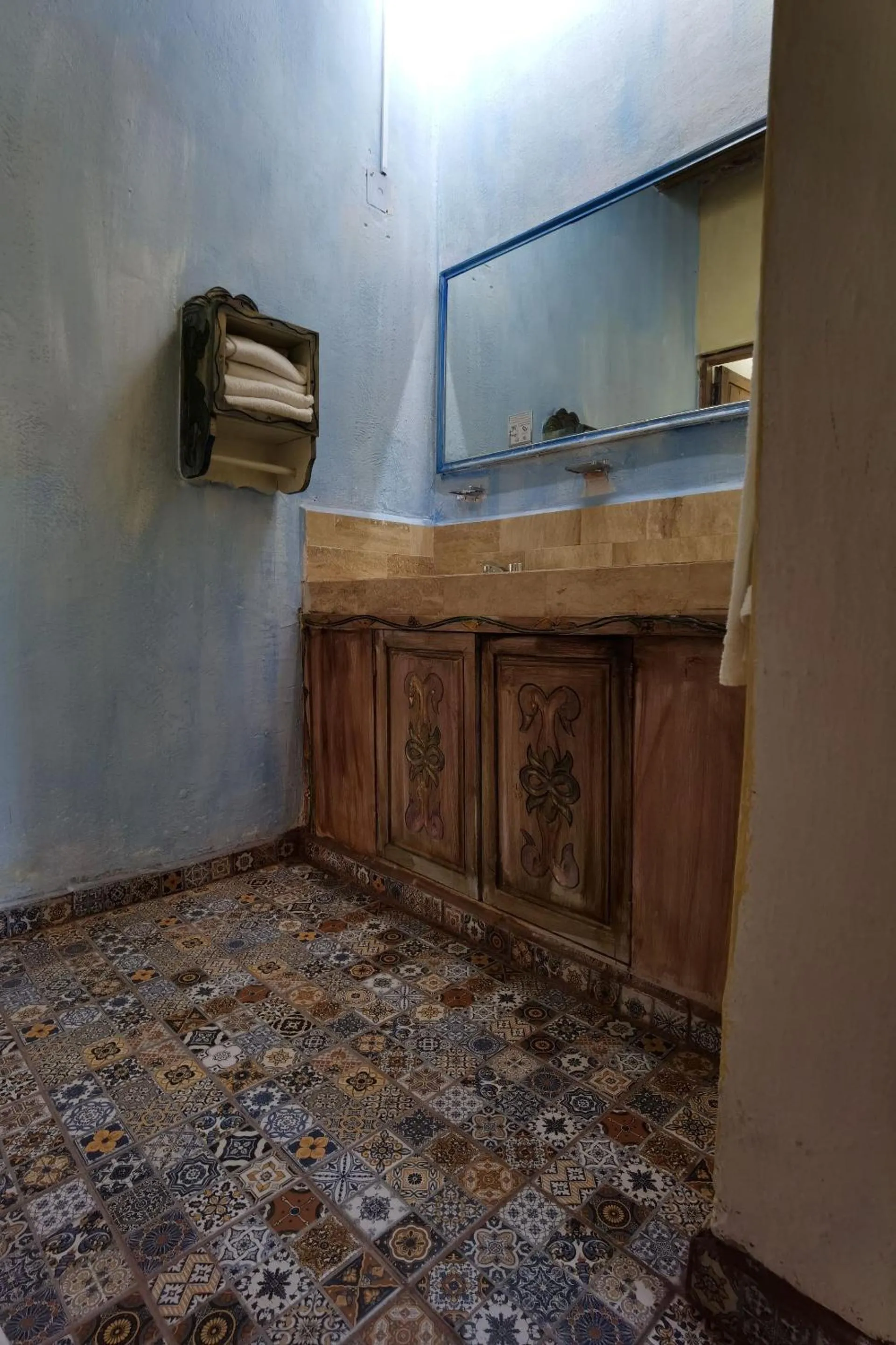 Bathroom in CAPITAL O Meson De La Fragua