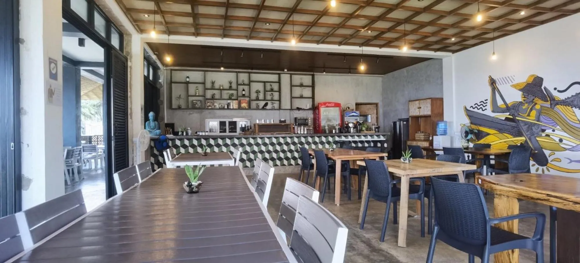 Restaurant/places to eat in Ikani Surf Resort