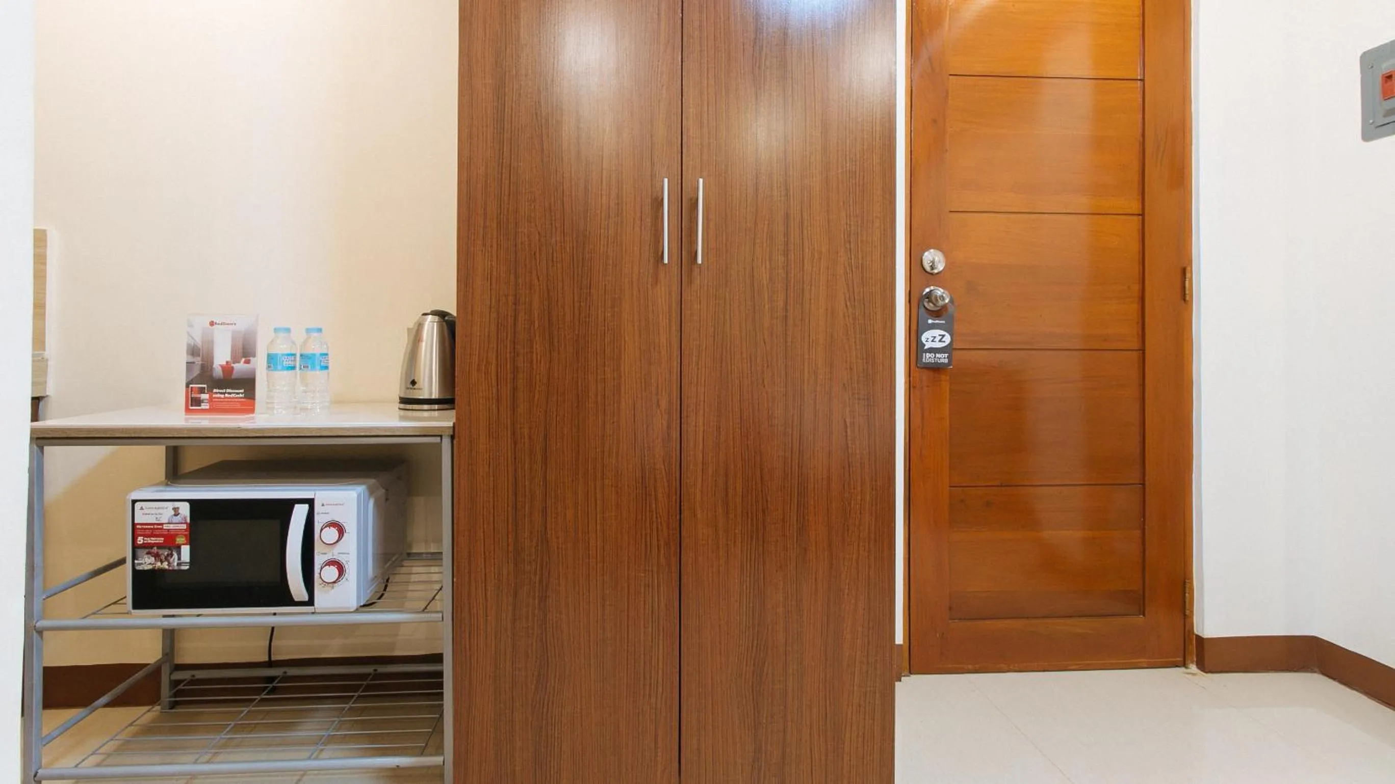 minibar in RedDoorz Plus near Uptown BGC Mall