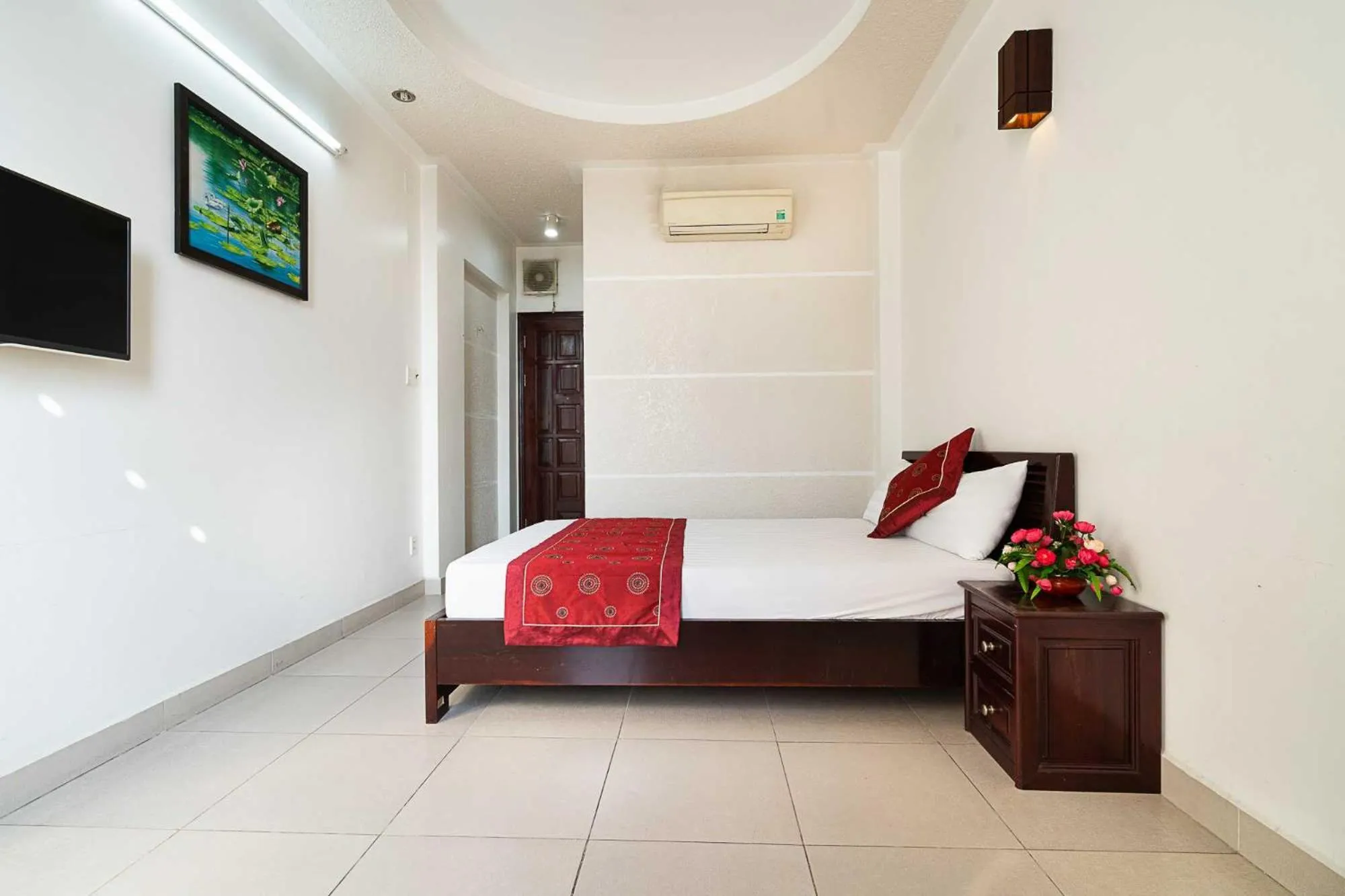 Bedroom, Bed in Collection O Dinh Dinh Hotel - Near Tan Son Nhat Airport