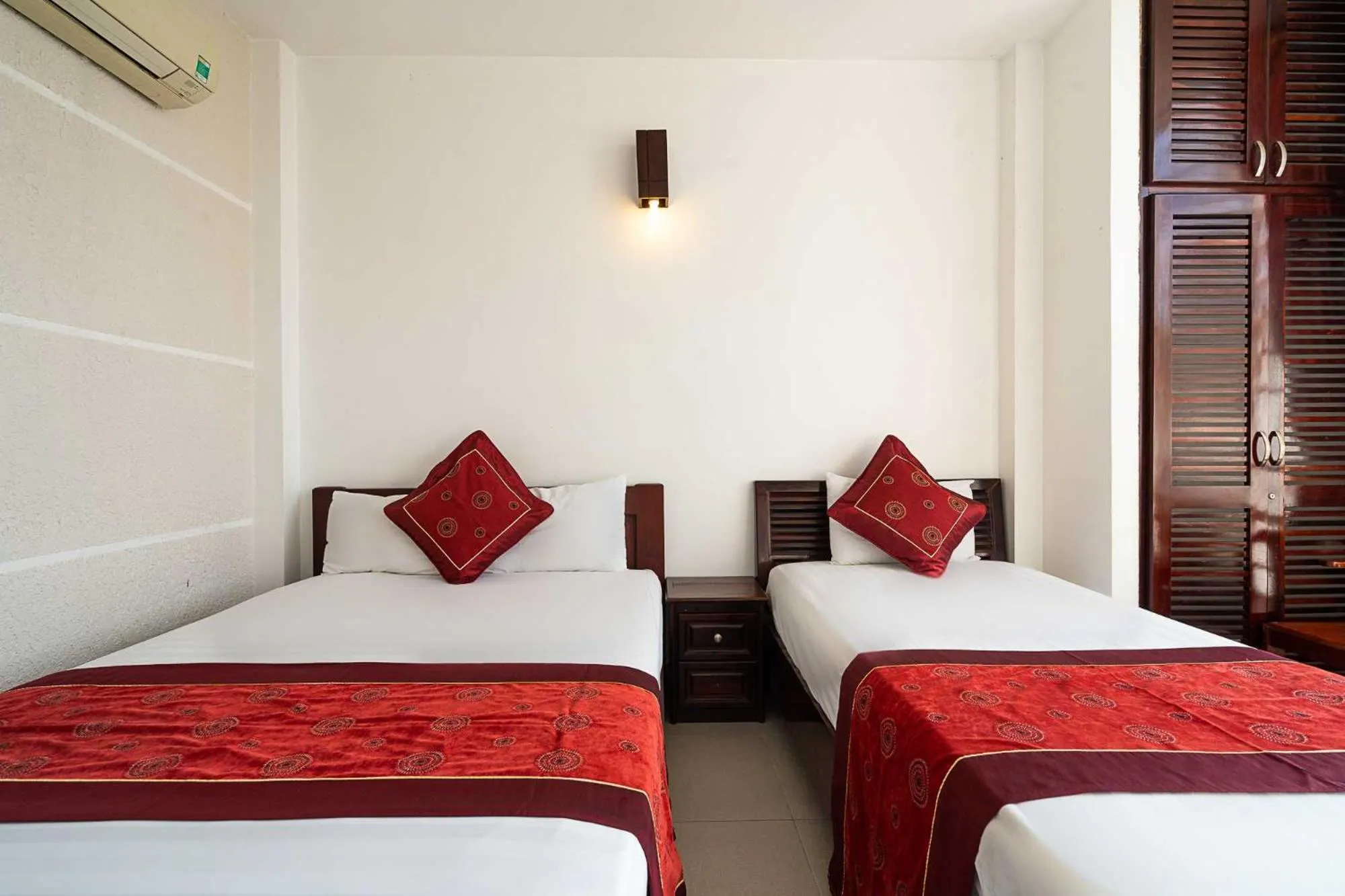 Bedroom, Bed in Collection O Dinh Dinh Hotel - Near Tan Son Nhat Airport