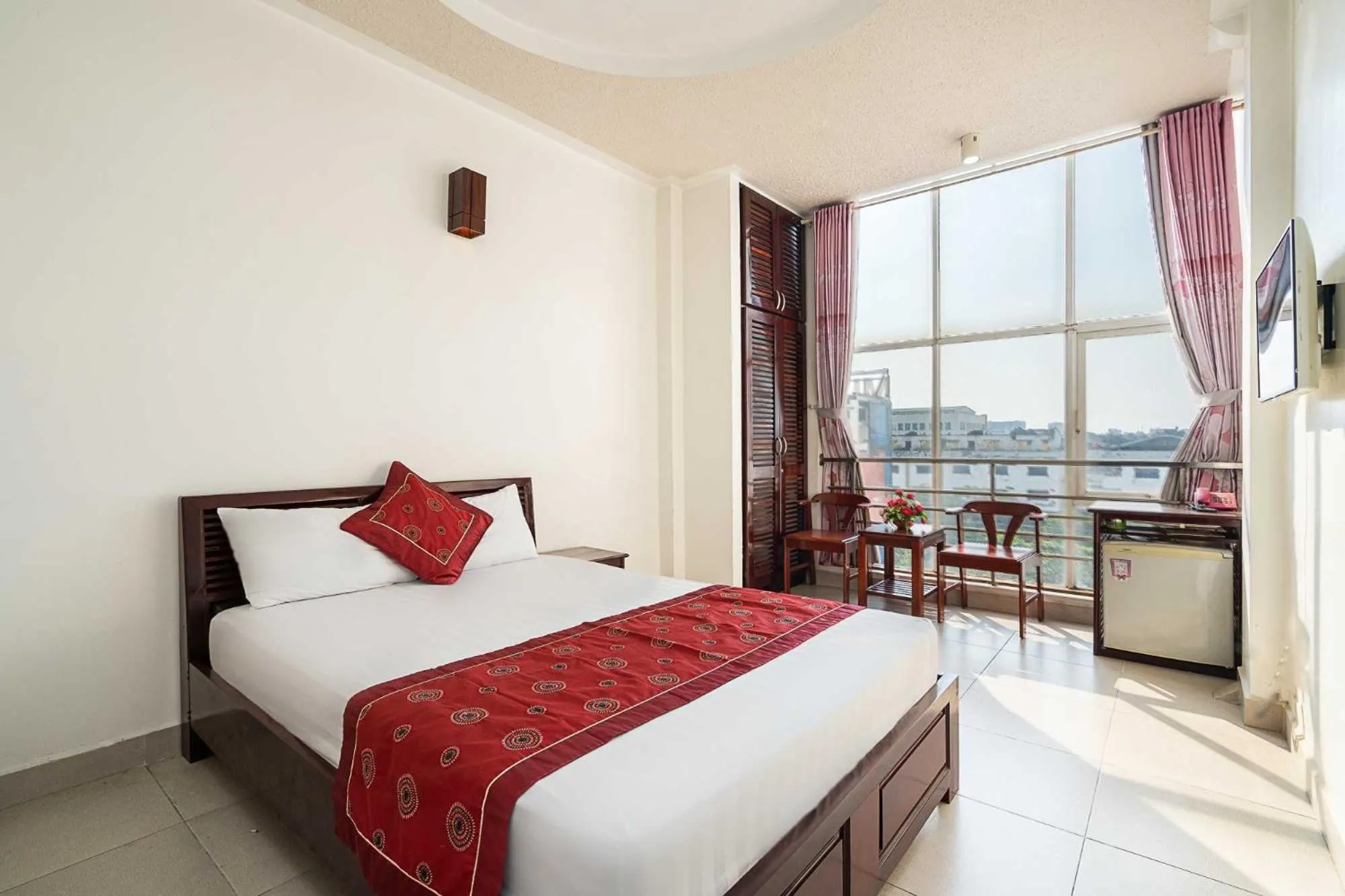 Bedroom, Bed in Collection O Dinh Dinh Hotel - Near Tan Son Nhat Airport