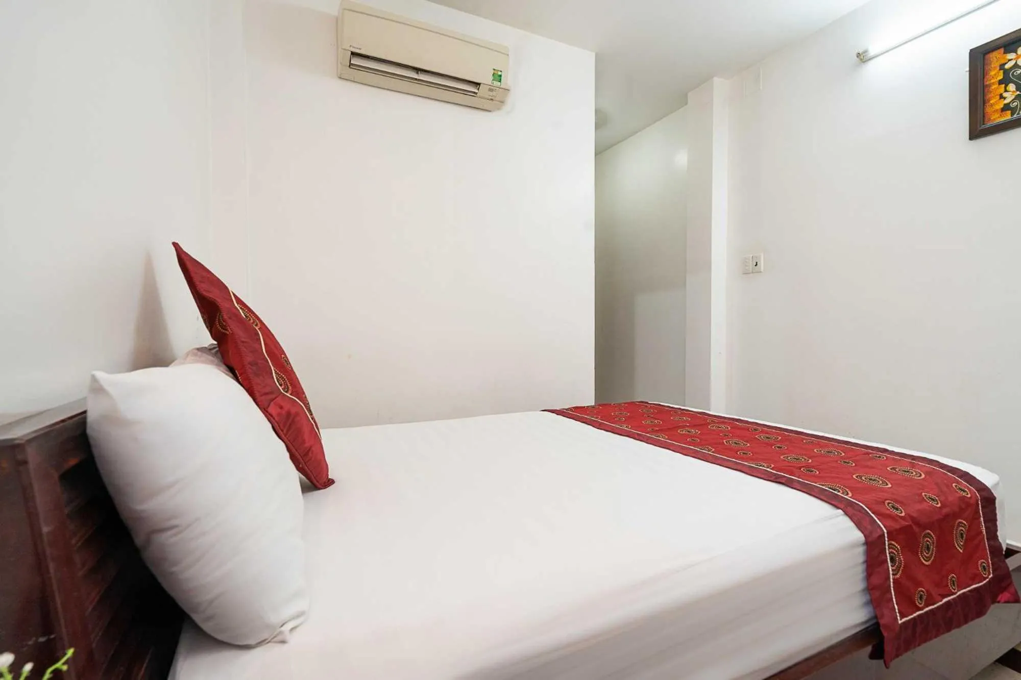 Bedroom, Bed in Collection O Dinh Dinh Hotel - Near Tan Son Nhat Airport
