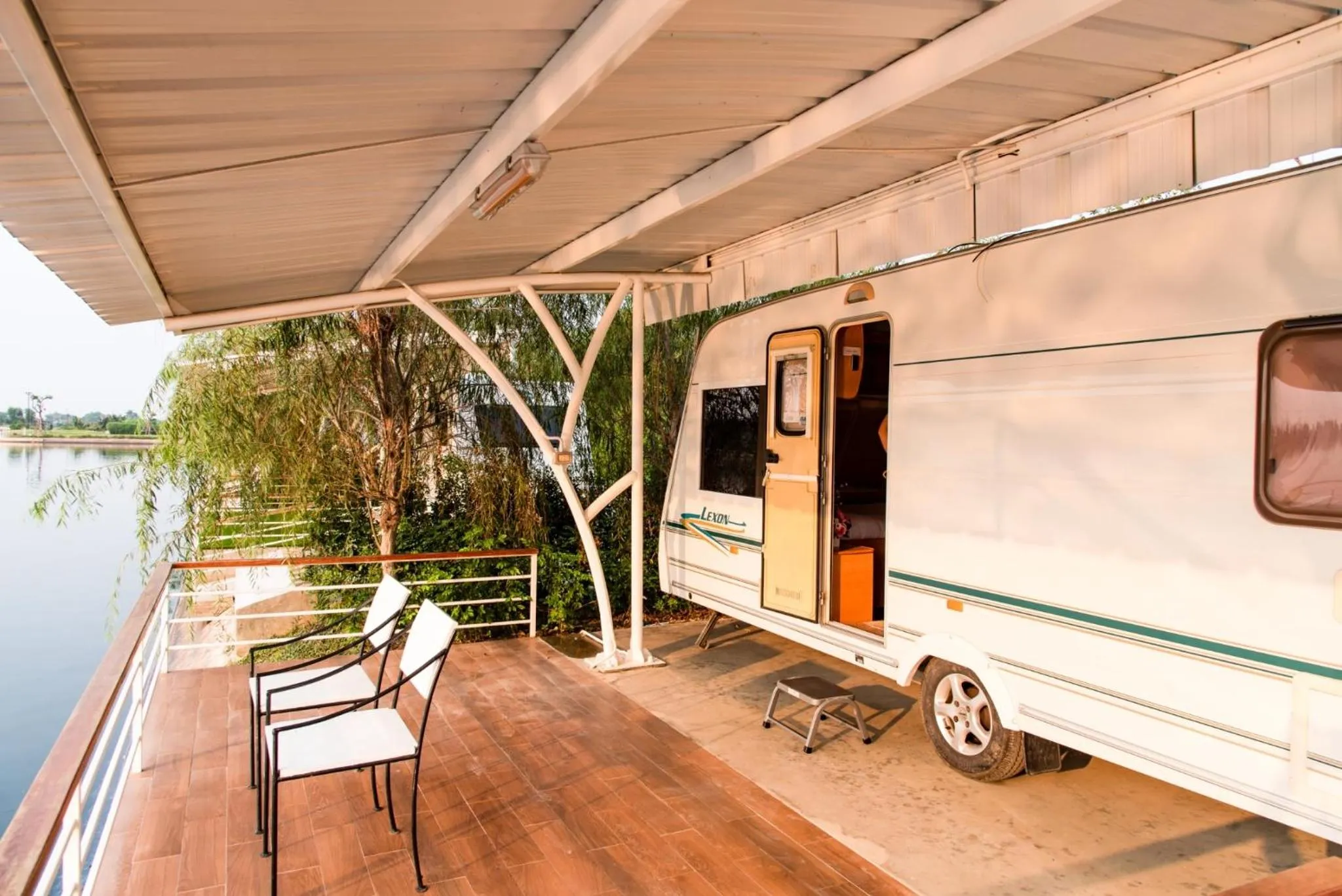 Saksiam Lakeside Resort