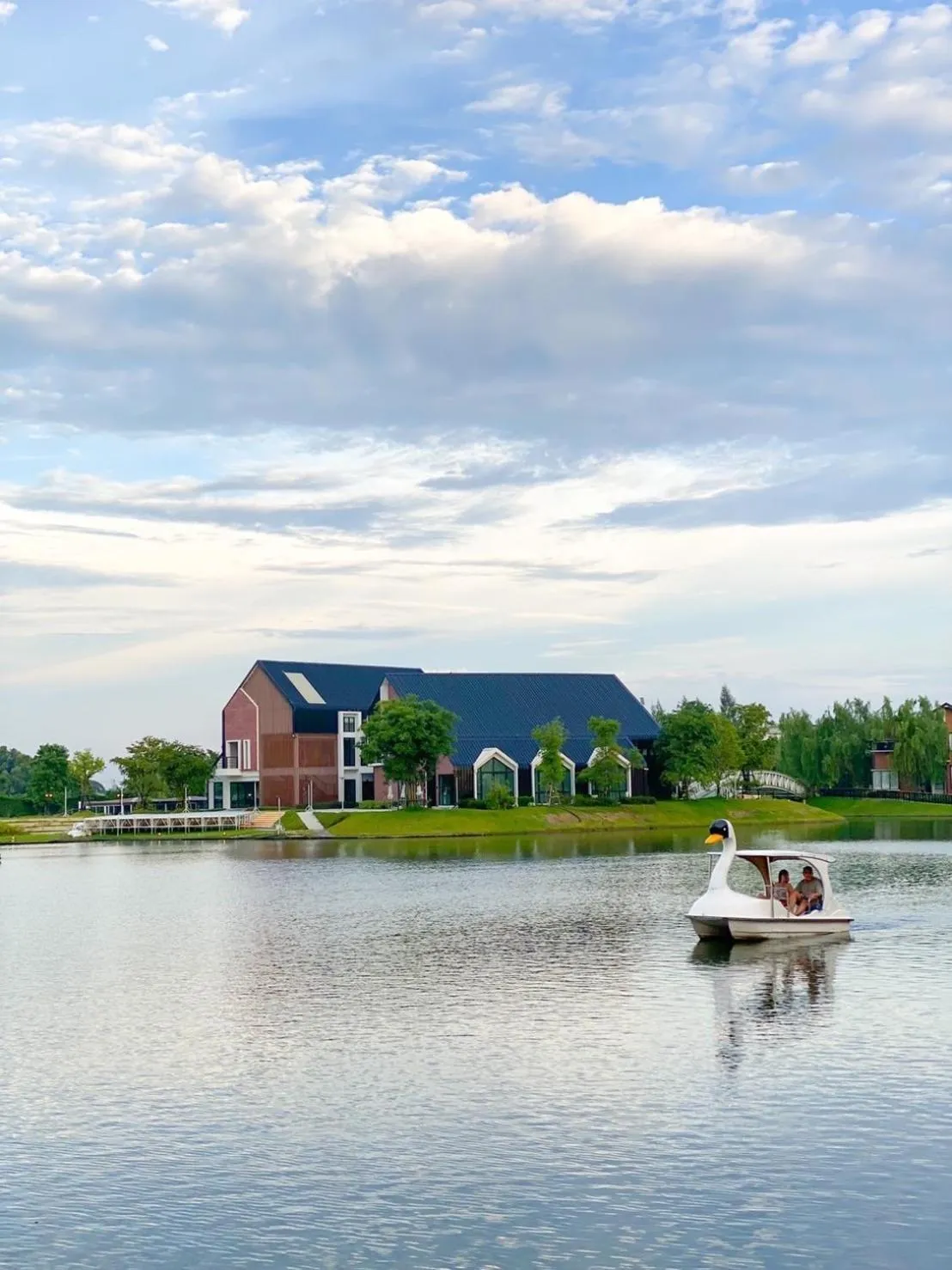 Saksiam Lakeside Resort
