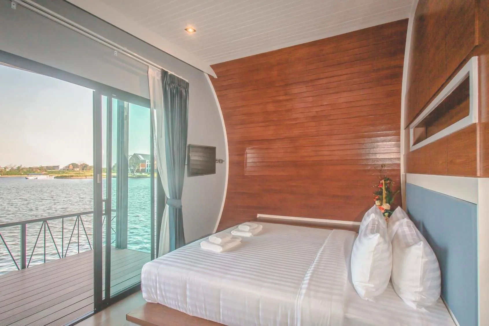 Bed in Saksiam Lakeside Resort