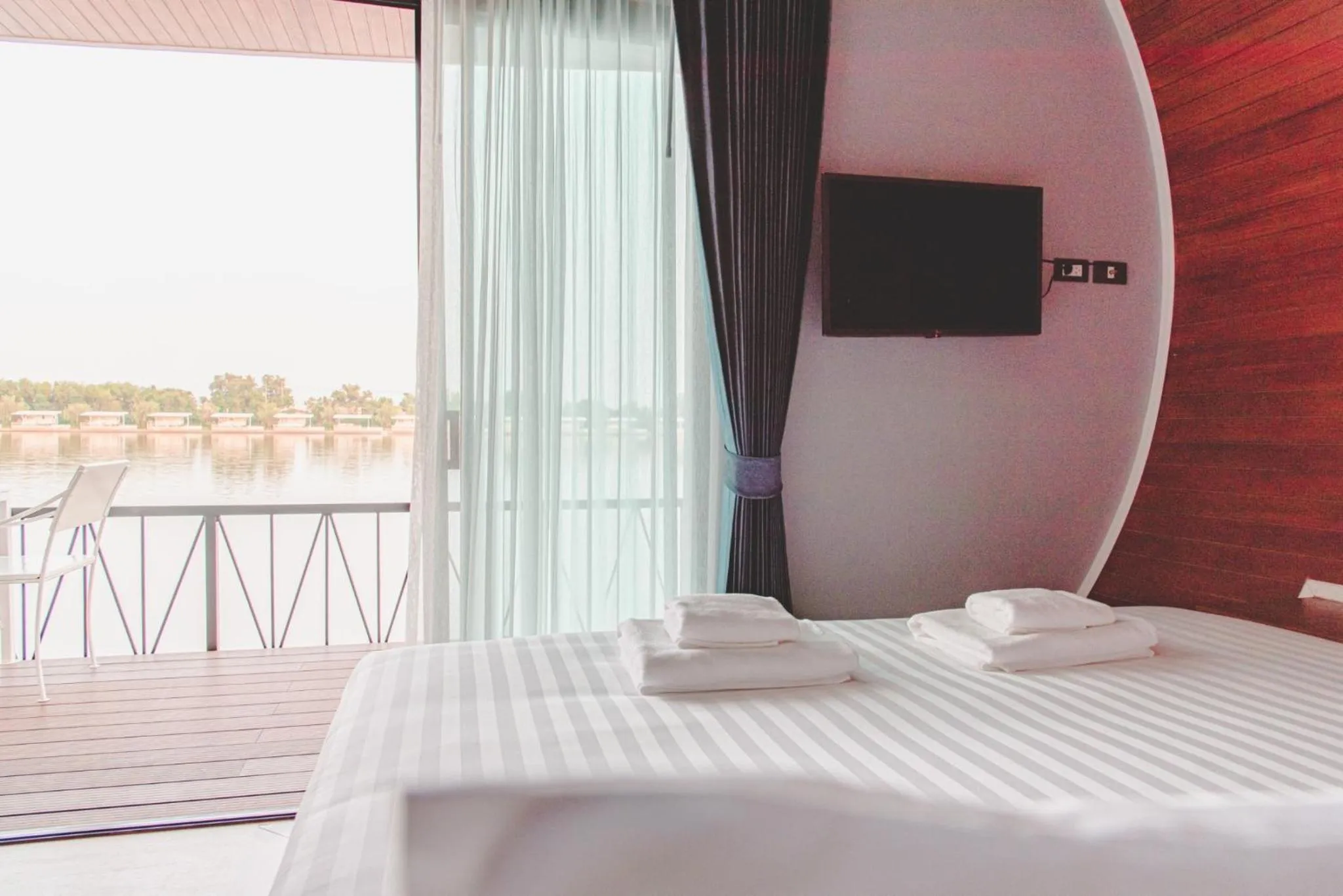 Bed in Saksiam Lakeside Resort