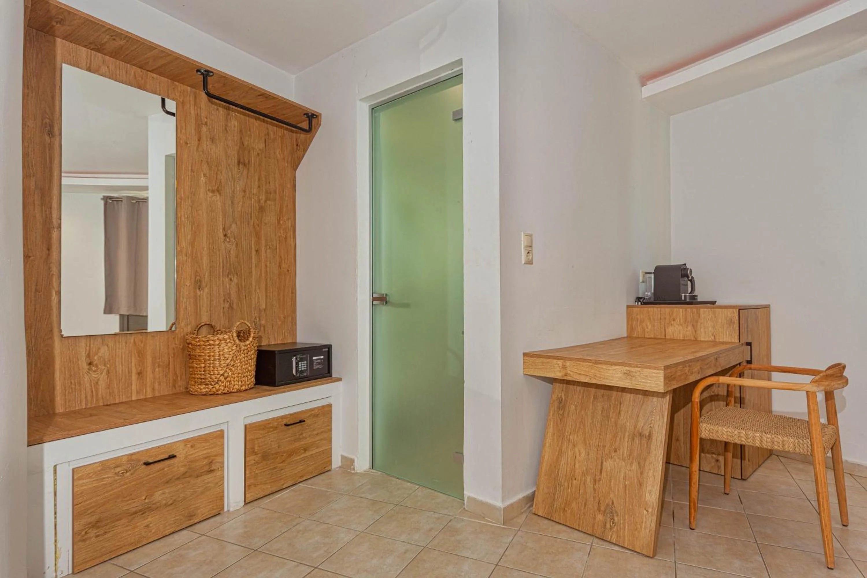 Coffee/tea facilities in Island Kavos