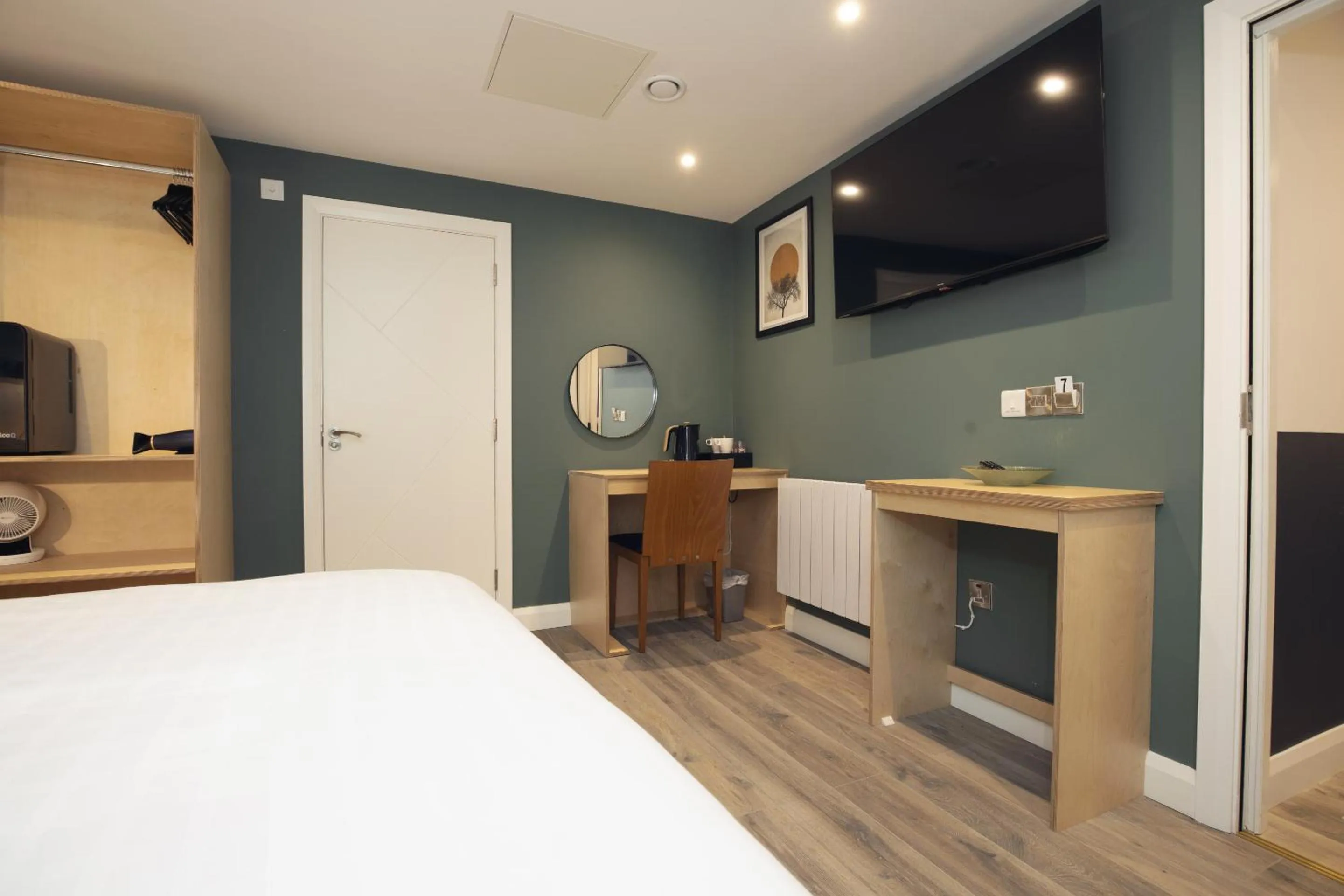 Bedroom, Bed in Port 56