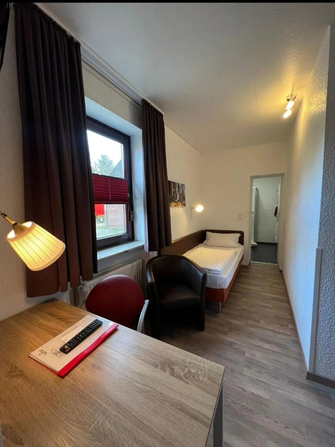 Photo of the whole room, Bed in Hotel Columbus und Glamping