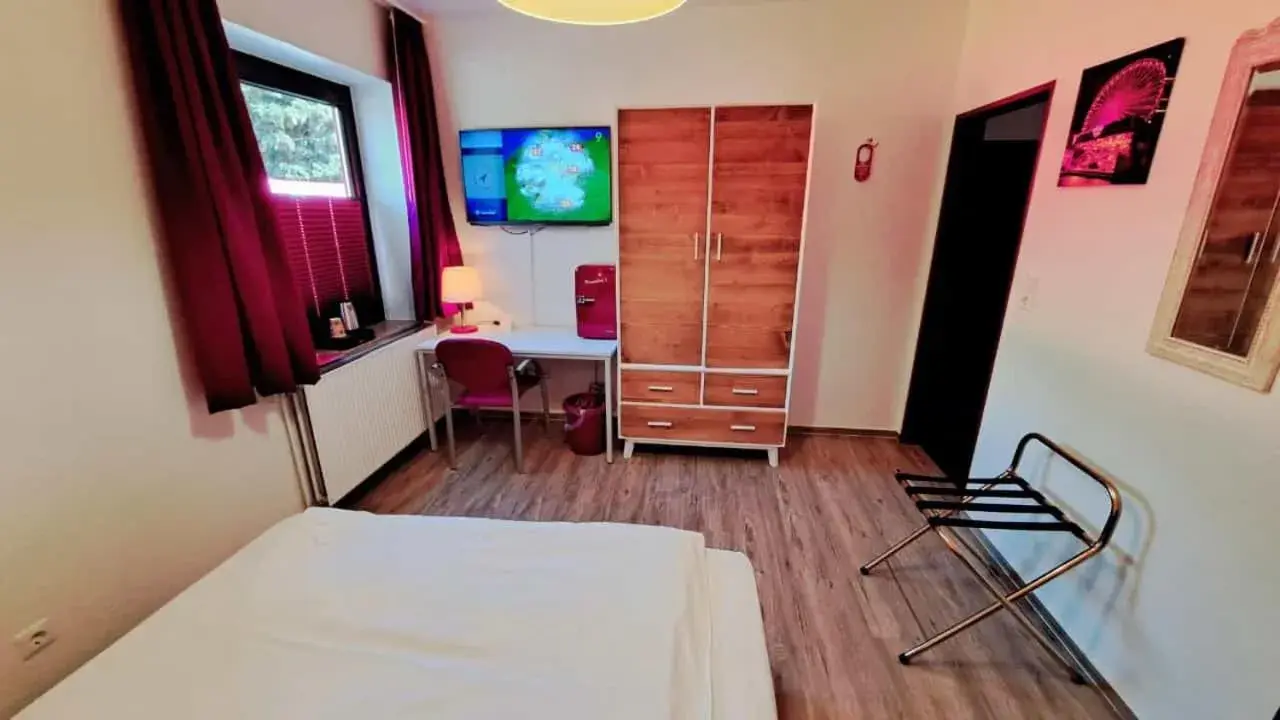 Single Room in Hotel Columbus und Glamping Single Room in Hotel Columbus und Glamping