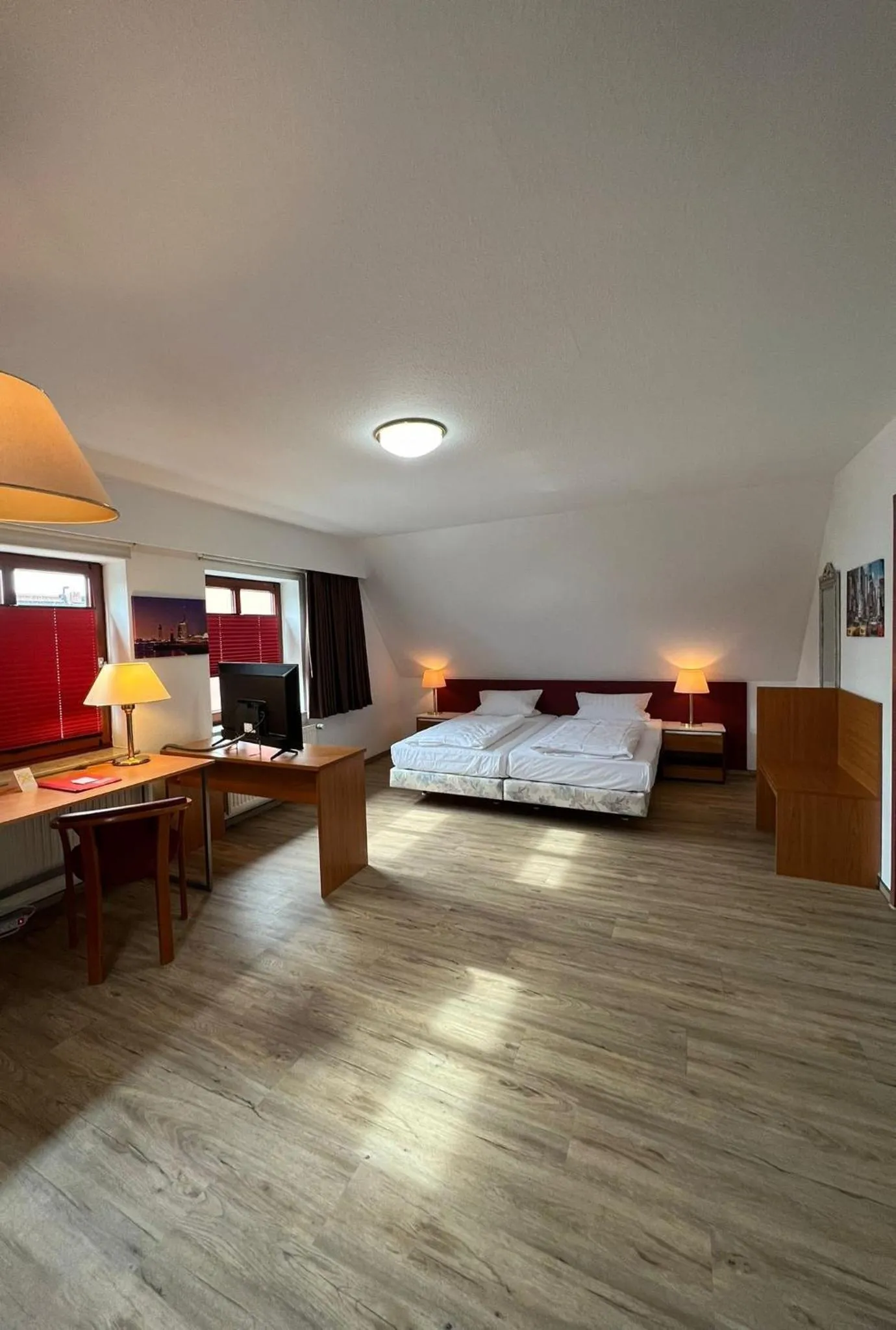Photo of the whole room, Bed in Hotel Columbus und Glamping