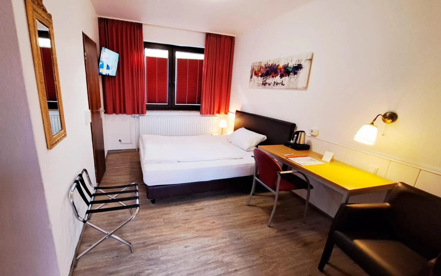 Photo of the whole room, Bed in Hotel Columbus und Glamping