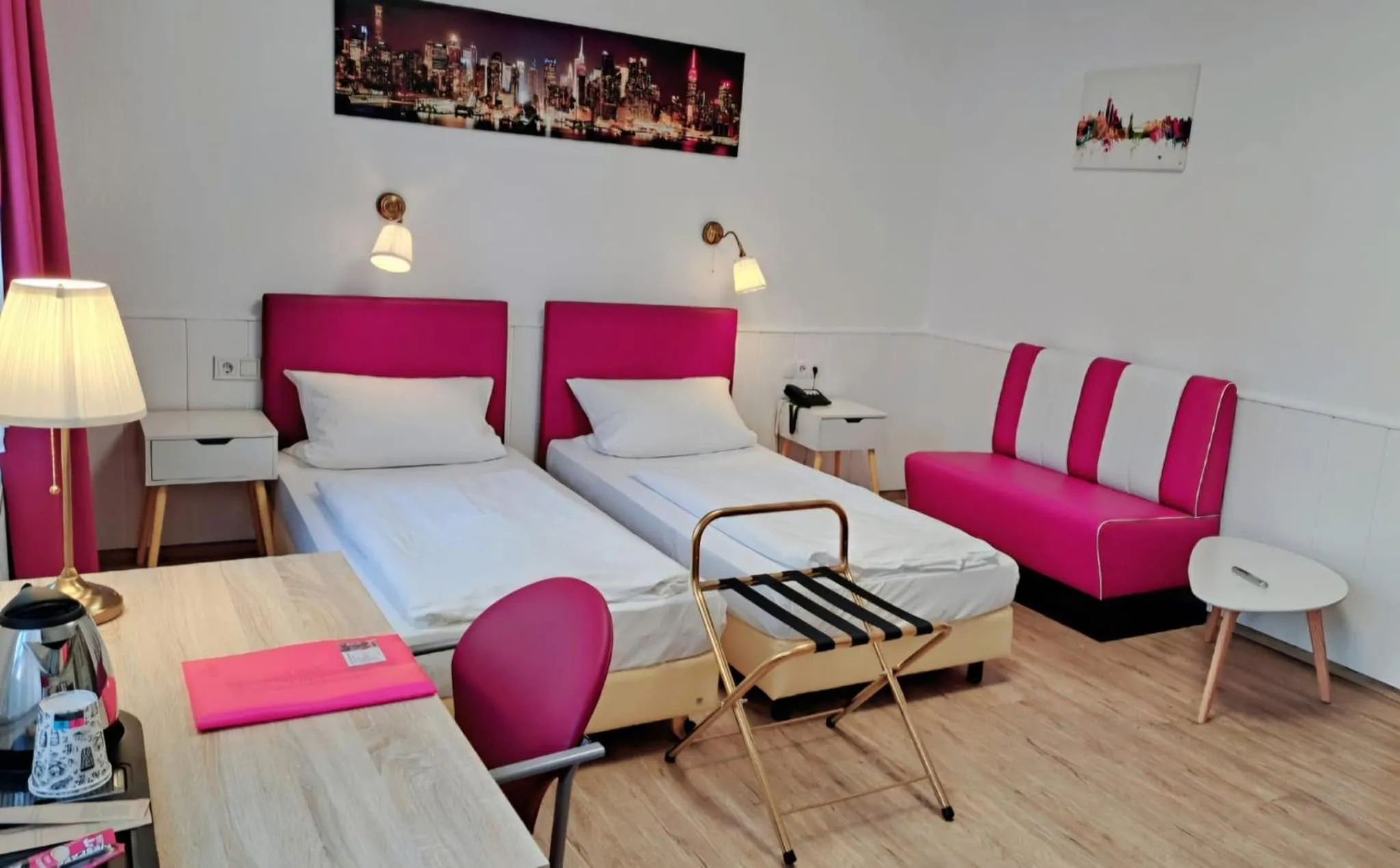 Photo of the whole room, Bed in Hotel Columbus und Glamping