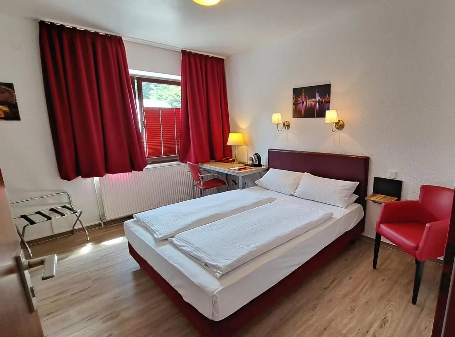 Photo of the whole room, Bed in Hotel Columbus und Glamping