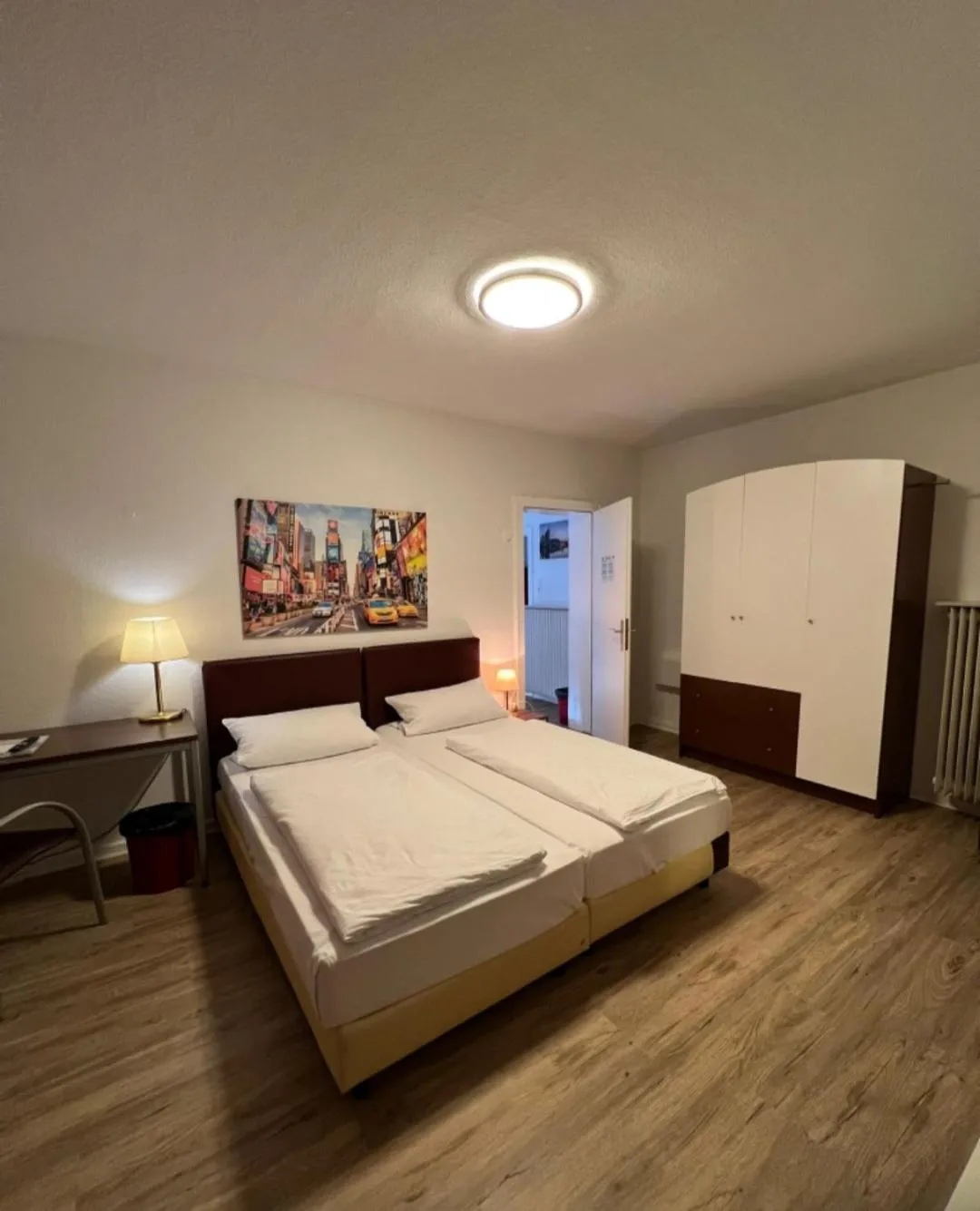 Photo of the whole room, Bed in Hotel Columbus und Glamping