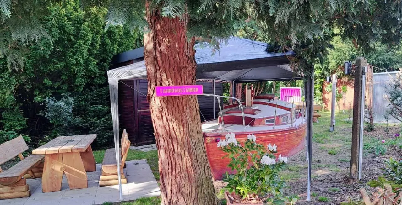 Garden in Hotel Columbus und Glamping