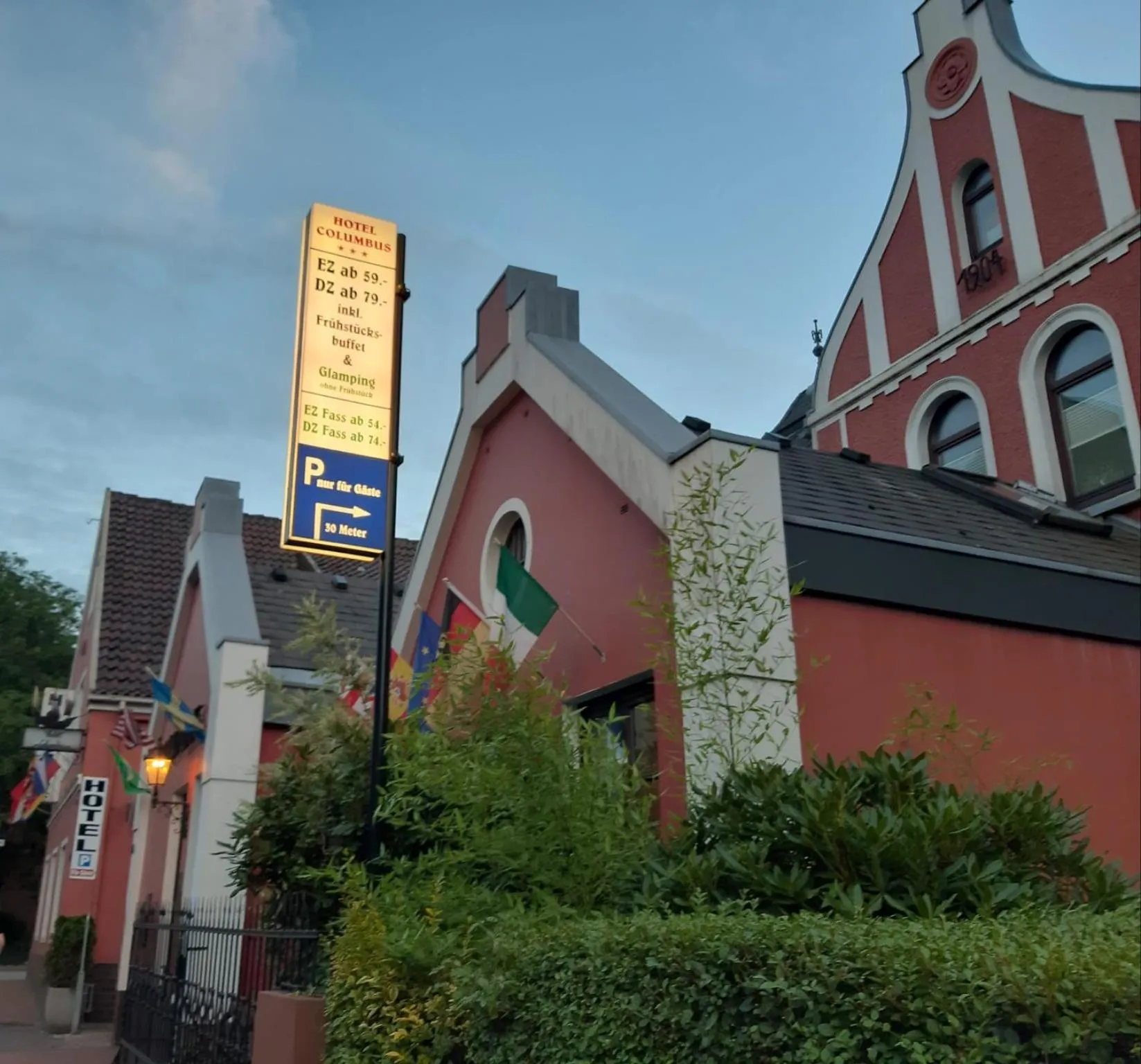 Property building in Hotel Columbus und Glamping