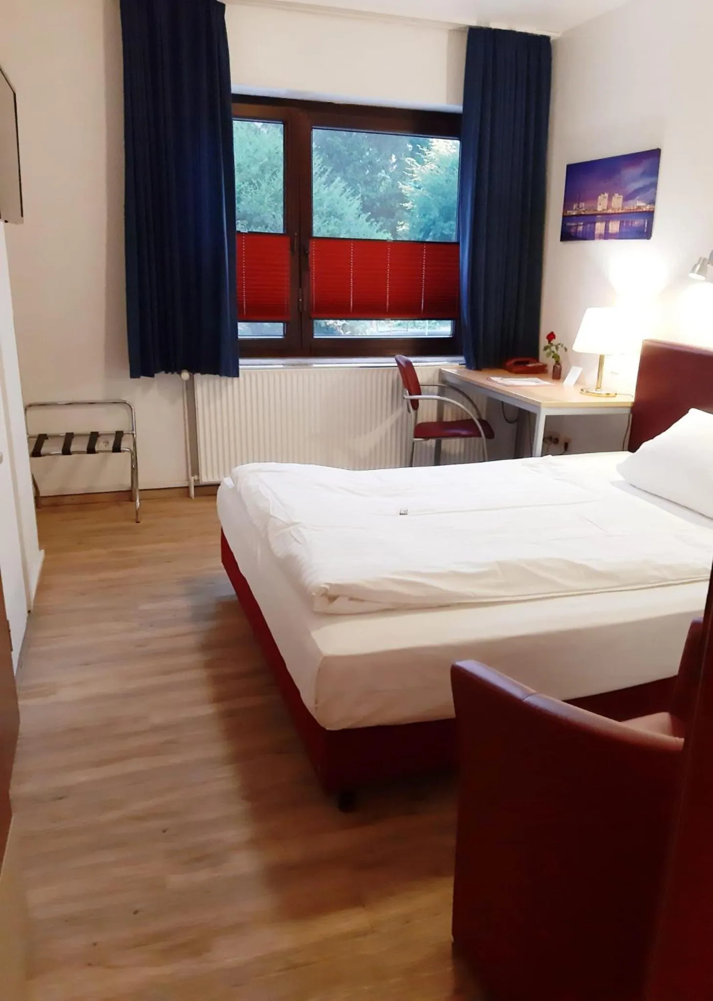 Photo of the whole room, Bed in Hotel Columbus und Glamping