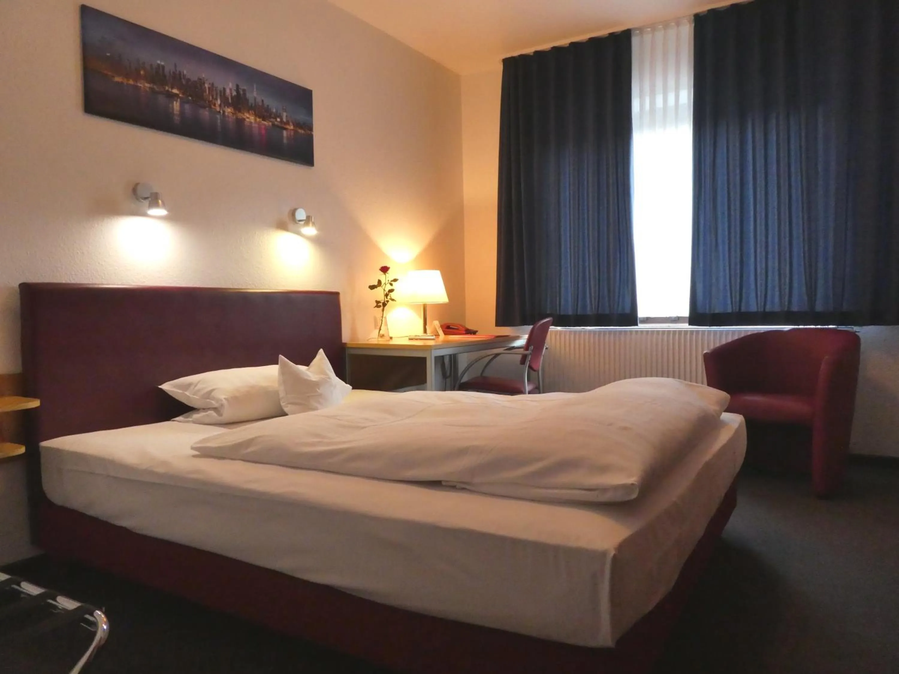 Photo of the whole room, Bed in Hotel Columbus und Glamping