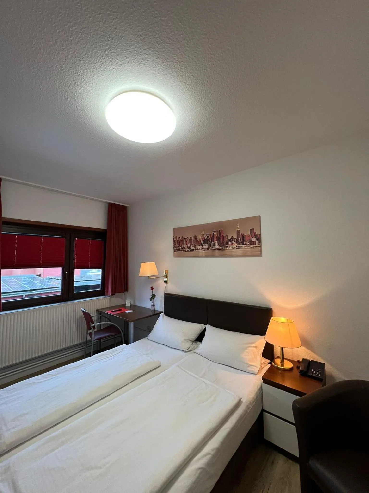 Photo of the whole room, Bed in Hotel Columbus und Glamping