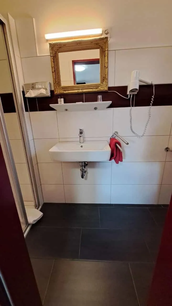 Bathroom in Hotel Columbus und Glamping
