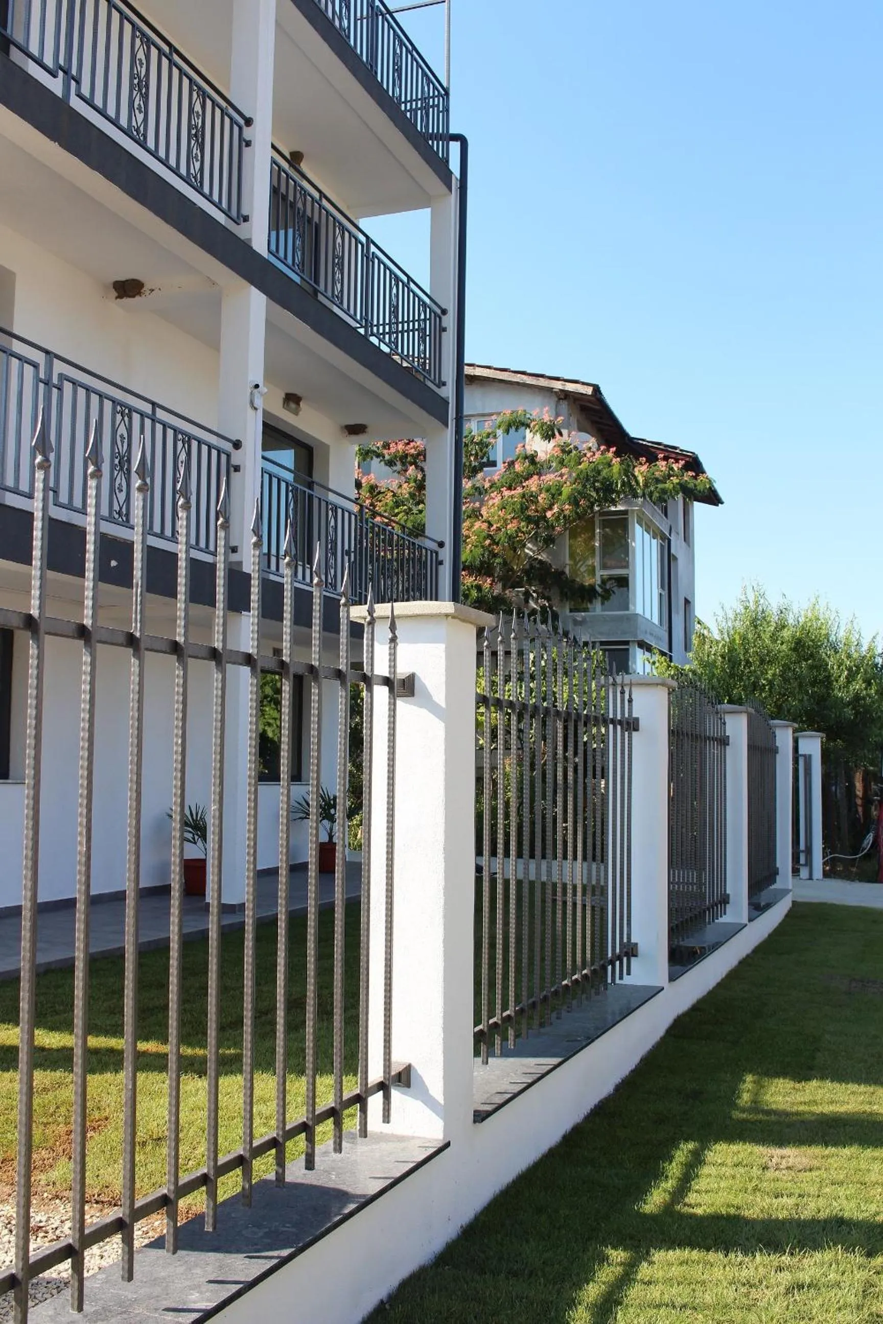 Facade/entrance in Weißer Schwan Белият лебед