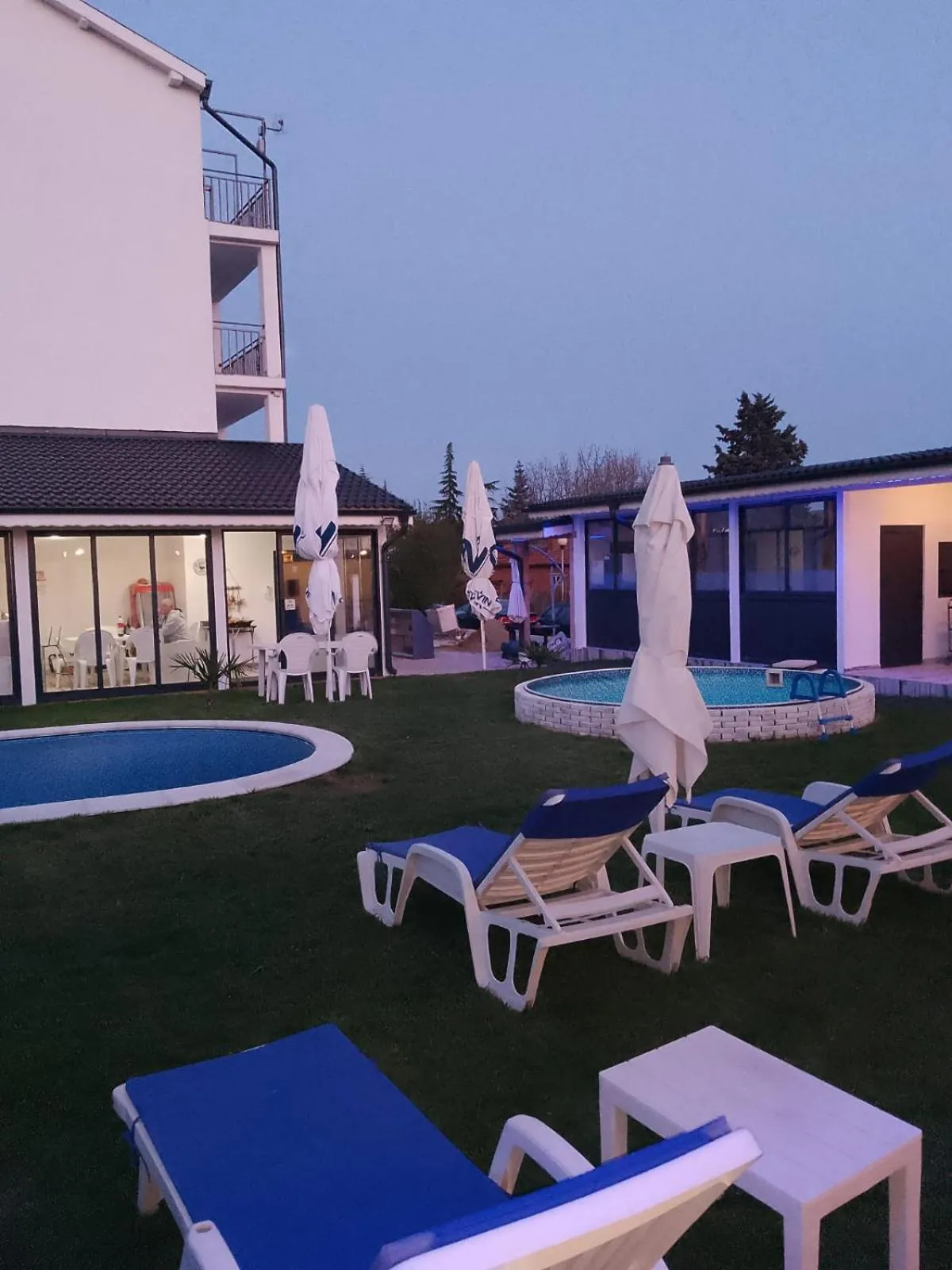 Pool view in Weißer Schwan Белият лебед